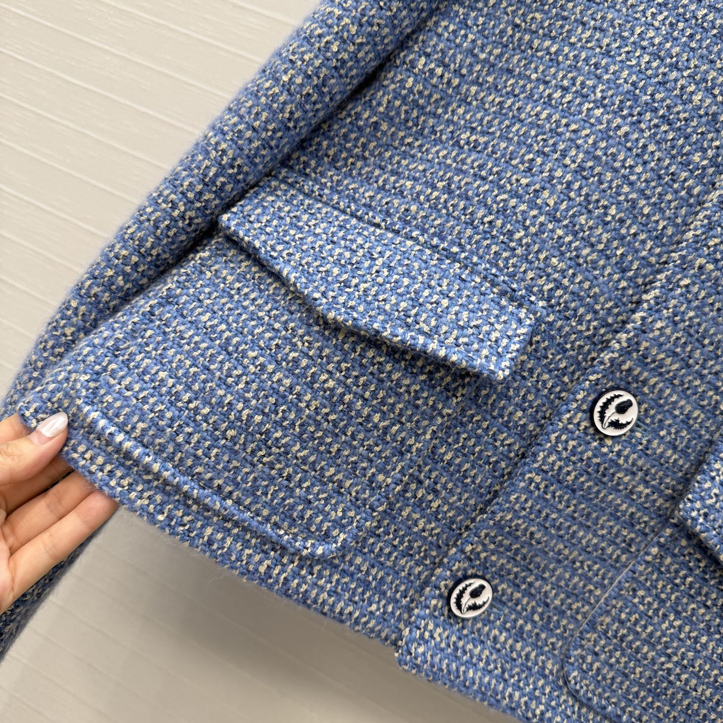 高端原单品质❤️Lp新品蓝色多瑙河短款夹克外套！采用蓝白色调羊毛编织粗花呢纱线质感细腻挺括！色织条纹里布