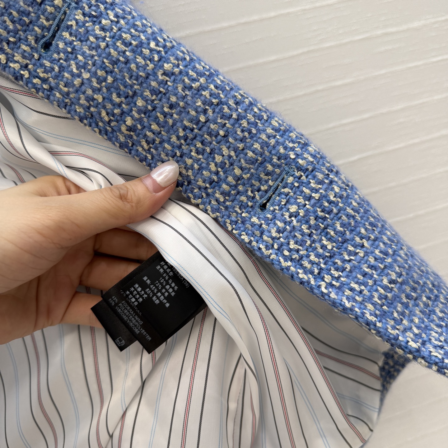 高端原单品质❤️Lp新品蓝色多瑙河短款夹克外套！采用蓝白色调羊毛编织粗花呢纱线质感细腻挺括！色织条纹里布