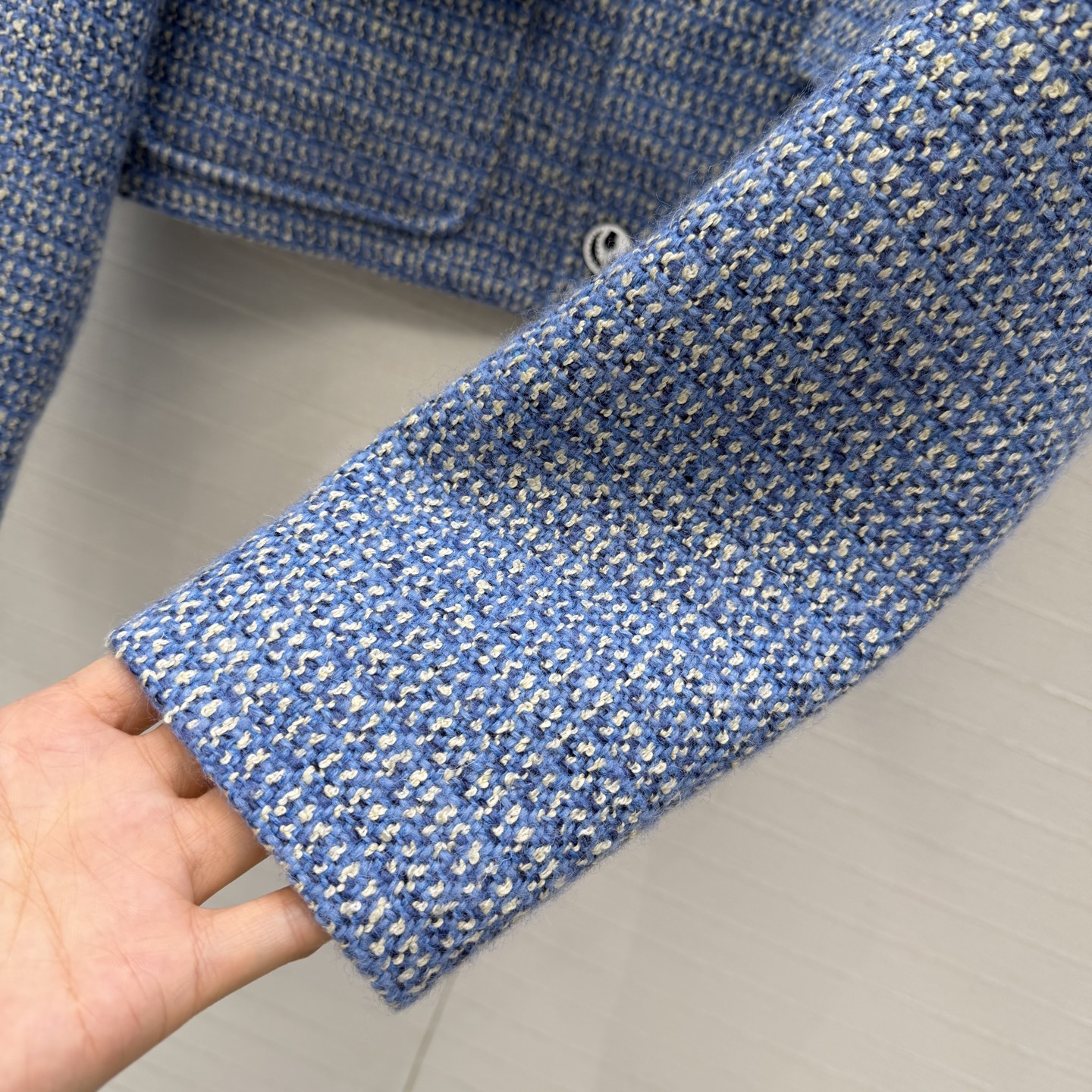 高端原单品质❤️Lp新品蓝色多瑙河短款夹克外套！采用蓝白色调羊毛编织粗花呢纱线质感细腻挺括！色织条纹里布