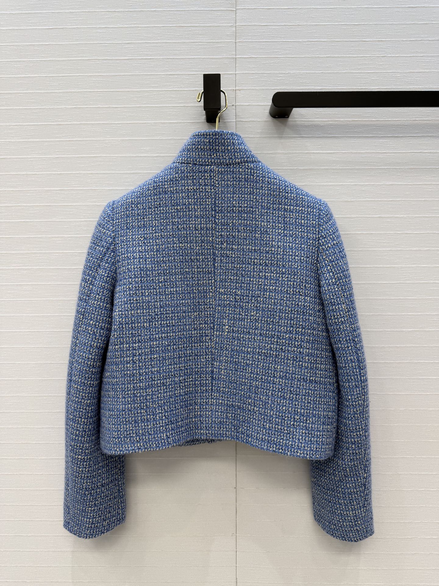 高端原单品质❤️Lp新品蓝色多瑙河短款夹克外套！采用蓝白色调羊毛编织粗花呢纱线质感细腻挺括！色织条纹里布