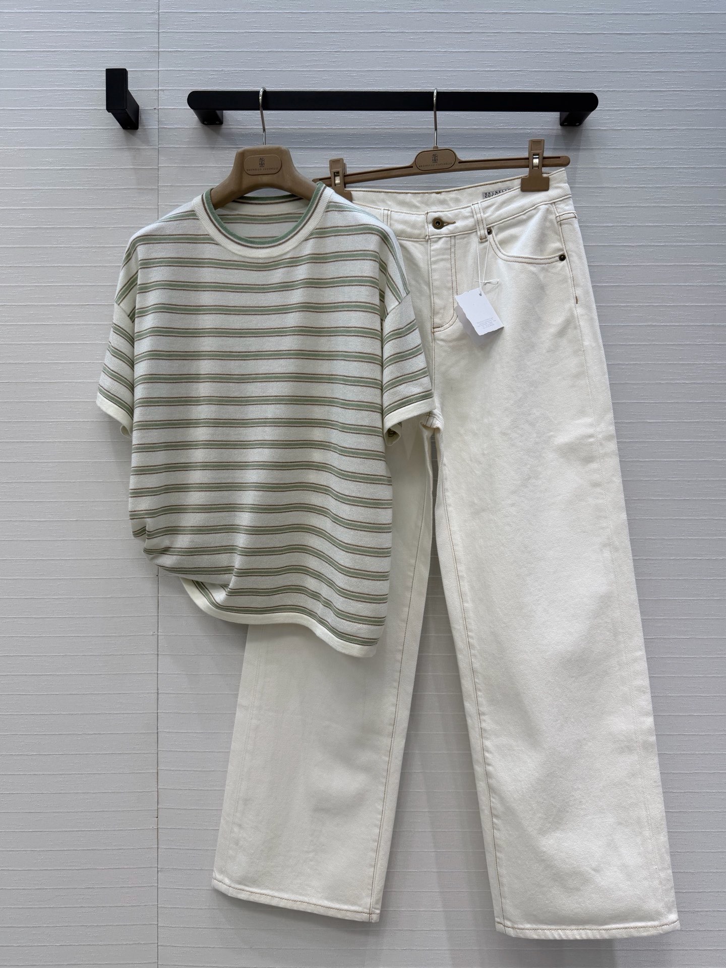 独家首发🍒高端原单品质！行走的高定 Bc老钱风穿搭，意大利美学配色条纹落肩短袖上衣。进口轻盈羊绒纱线瑞士