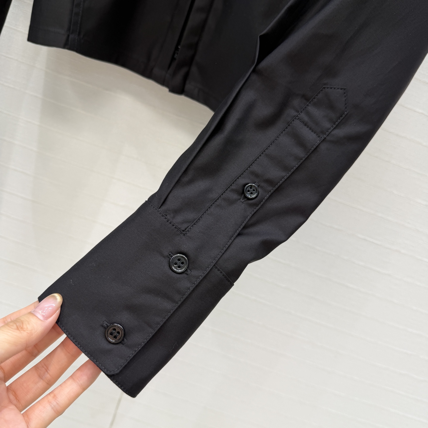 独家首发❤️Alai*26早春新品扭纹立领短裁衬衫，简奢宫廷风优雅上身美到没朋友！木耳边细节精致又优雅。