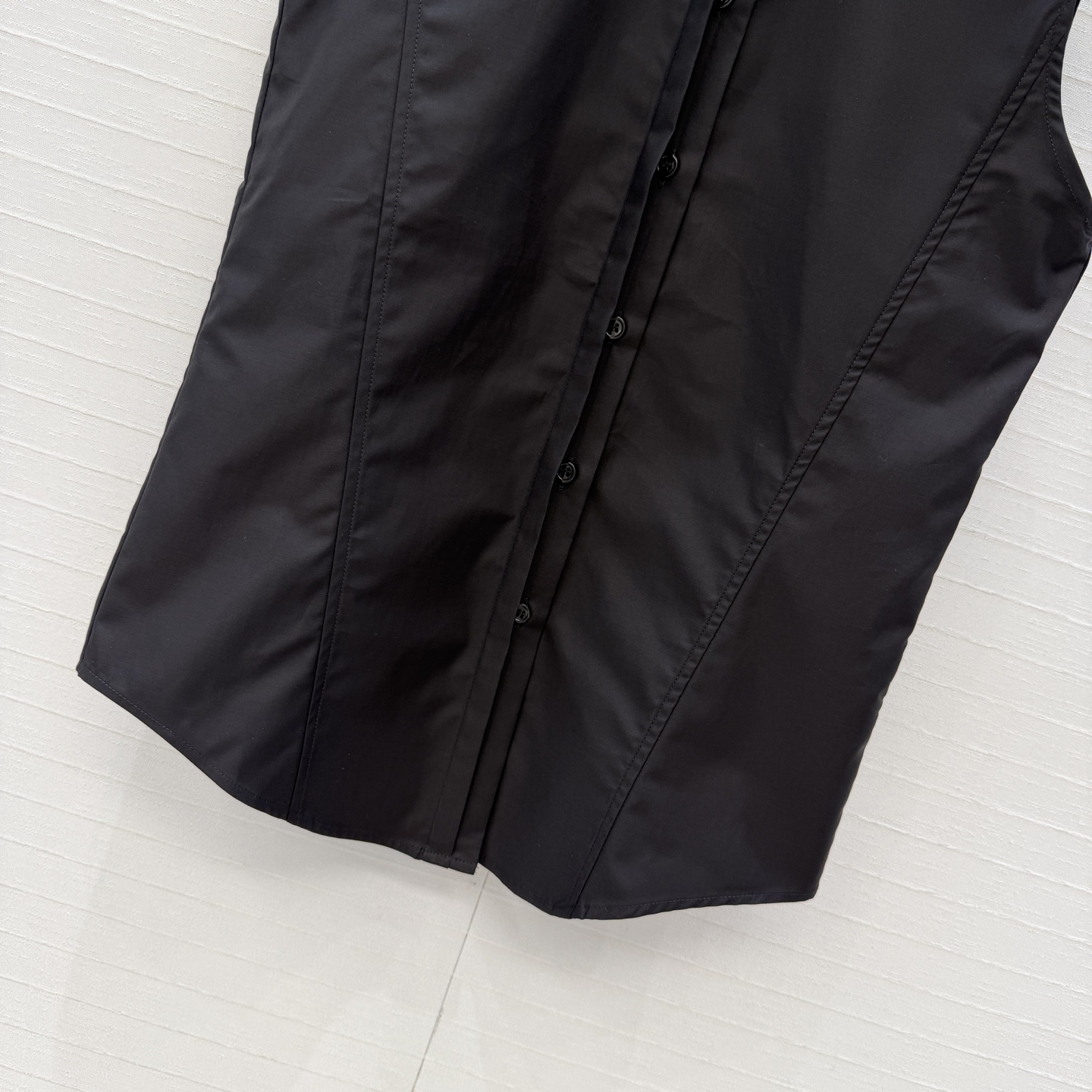 独家首发❤️Alai*26早春新品扭纹立领无袖衬衫，简奢宫廷风优雅上身美到没朋友！木耳边细节精致又优雅。