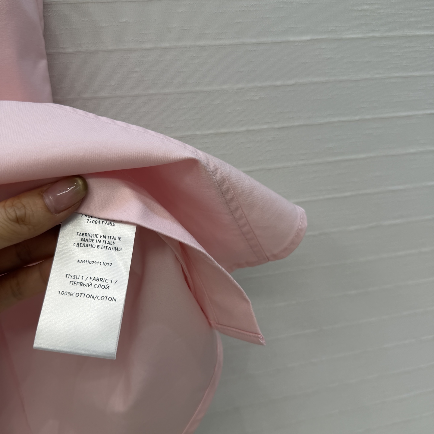 独家首发❤️Alai*26早春新品扭纹立领无袖衬衫，简奢宫廷风优雅上身美到没朋友！木耳边细节精致又优雅。