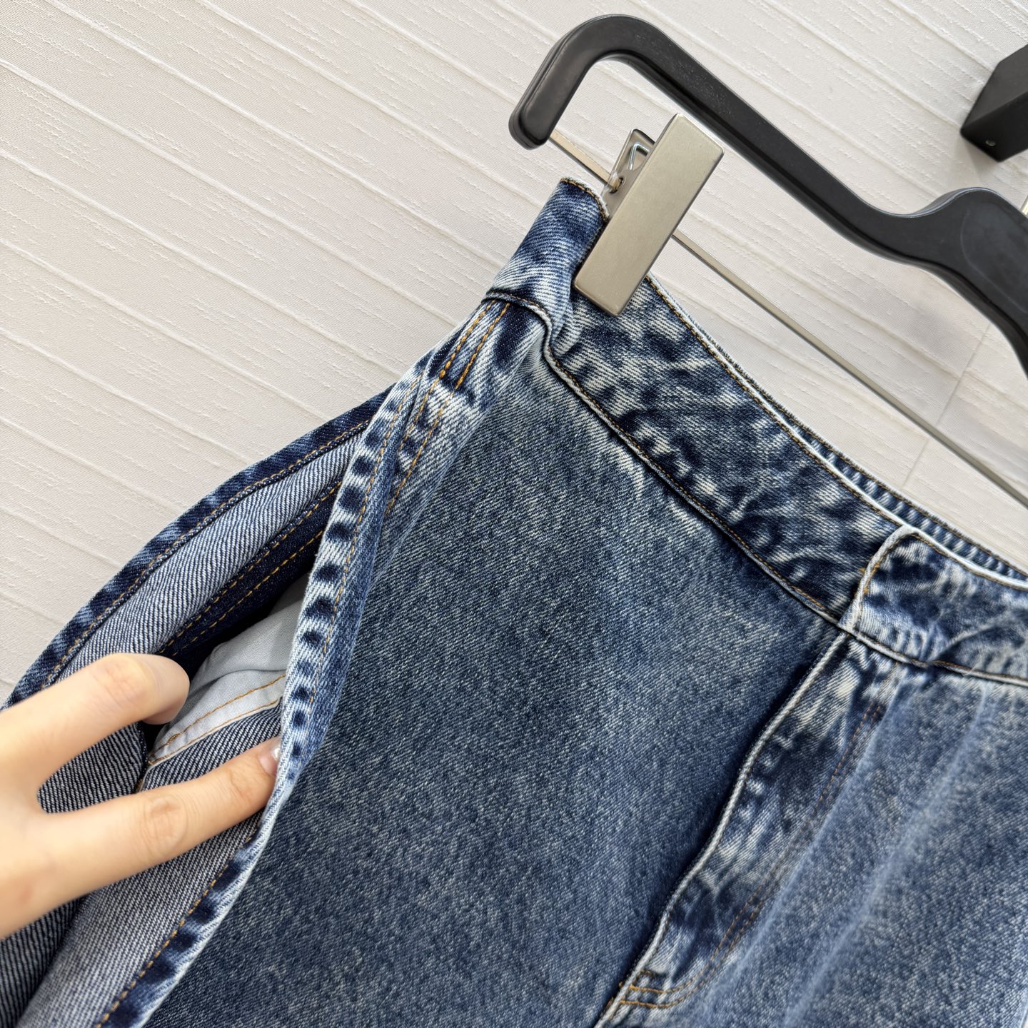 爆单推荐❤️Alai*新品时髦精穿搭！雪花牛仔花瓣边长裤！圆弧形的廓形牛仔呈现完美的立体雕塑感，侧边的露