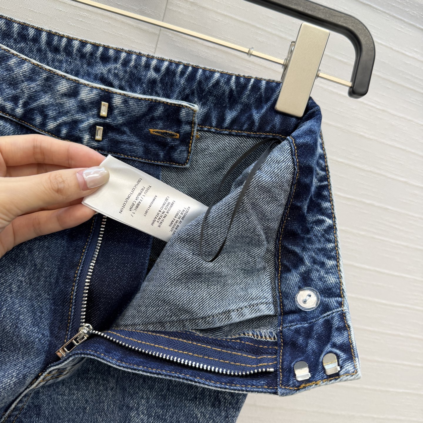 爆单推荐❤️Alai*新品时髦精穿搭！雪花牛仔花瓣边长裤！圆弧形的廓形牛仔呈现完美的立体雕塑感，侧边的露