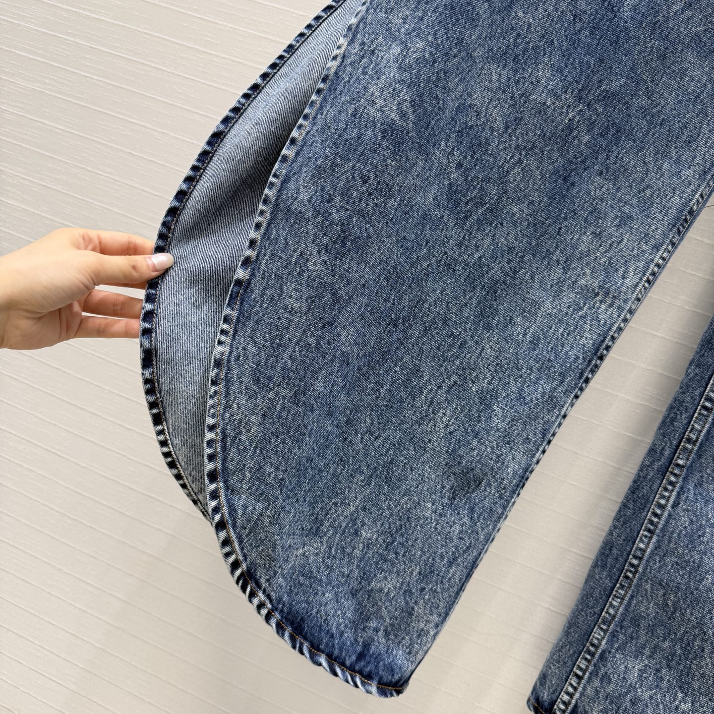 爆单推荐❤️Alai*新品时髦精穿搭！雪花牛仔花瓣边长裤！圆弧形的廓形牛仔呈现完美的立体雕塑感，侧边的露