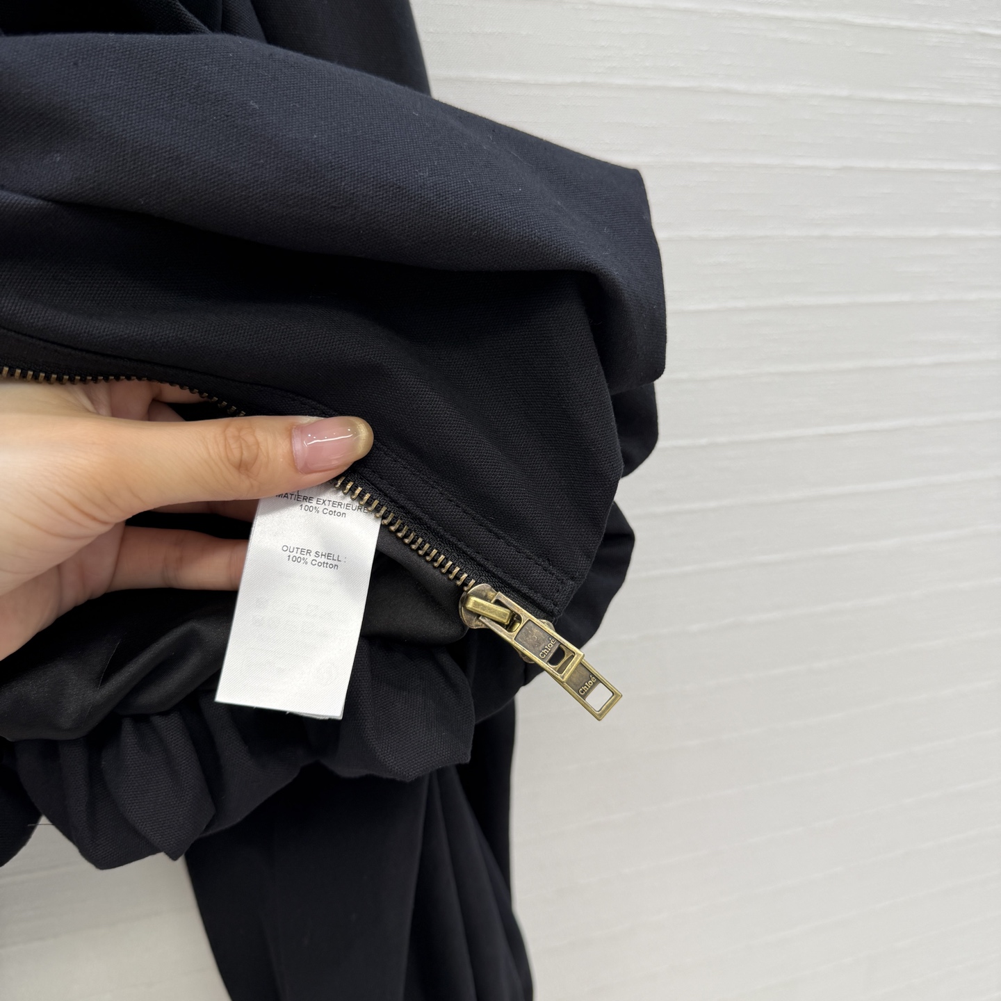 强烈推荐❤️ Chlo*新品收褶短款夹克，采用立领+拉链设计，灯笼袖褶皱细节超有法式宫廷感，短款版型显高