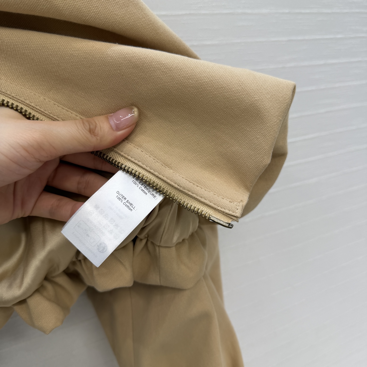 强烈推荐❤️ Chlo*新品收褶短款夹克，采用立领+拉链设计，灯笼袖褶皱细节超有法式宫廷感，短款版型显高