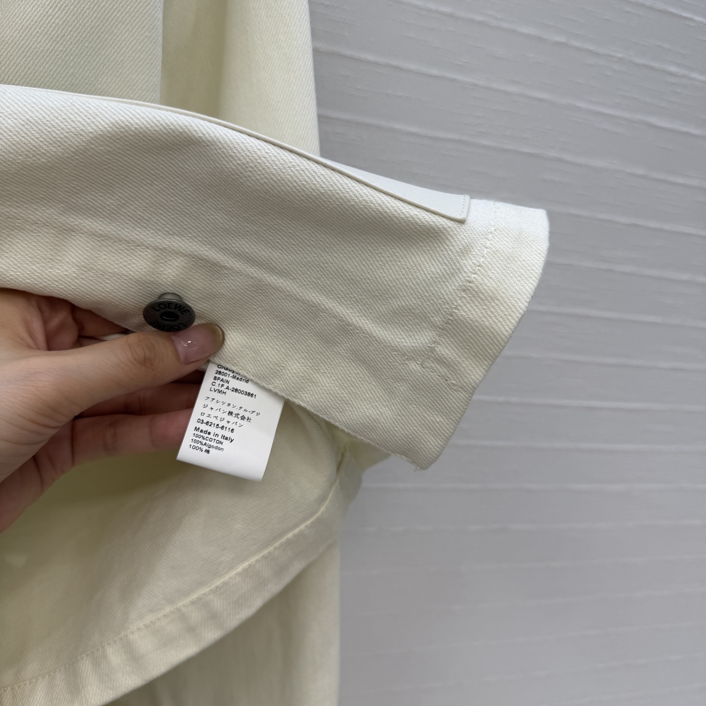 爆单推荐，❤️Lw时髦精穿搭！丹宁牛仔卷袖夹克外套！定制活性洗水工艺，口袋贴饰设计上身A爆啦！经典H版型