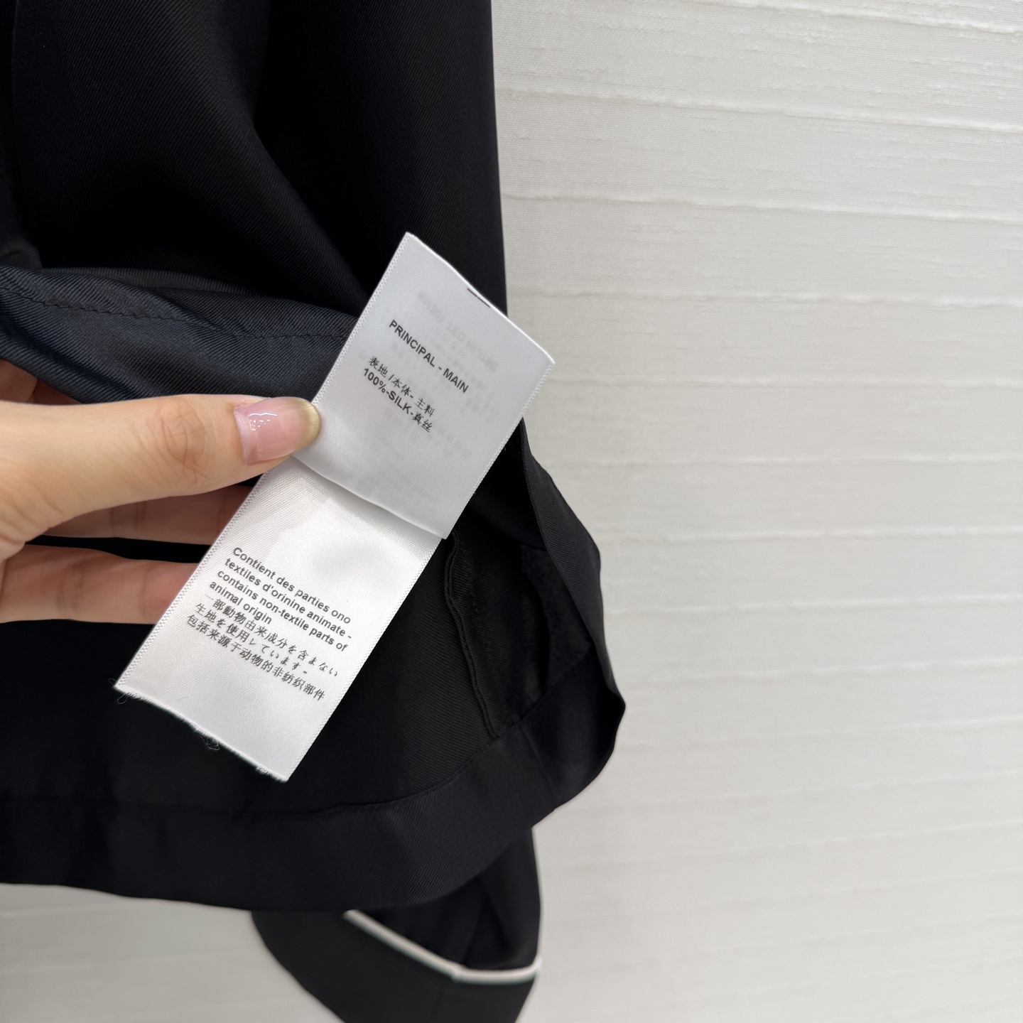 强烈推荐❤️lou神仙颜值🌈26早春新品系列MONOGRAM印花真丝飘带衬衫！100%真丝斜纹绸，随性飘