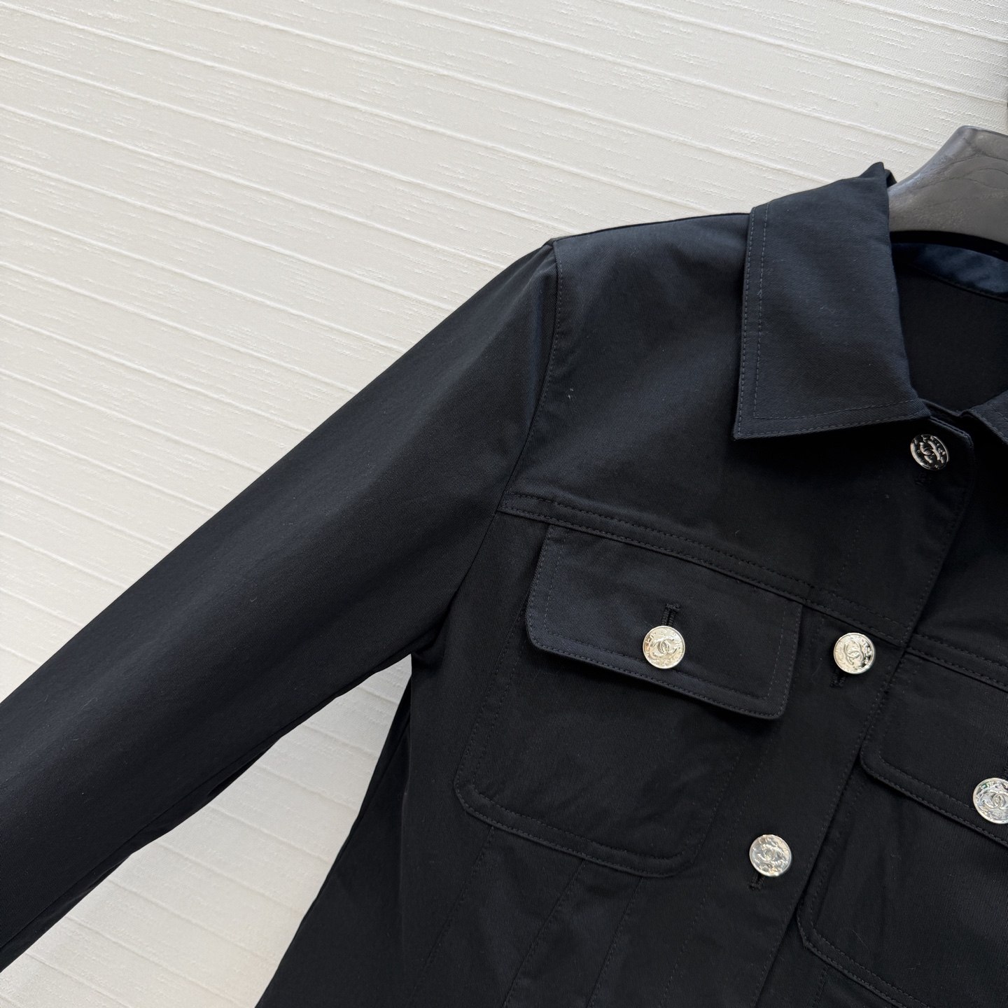 强烈推荐❤️26P春夏系列 复古工装收腰夹克，全新极简法式风格，高品质棉质面料，立体剪裁修身，腰部收腰设