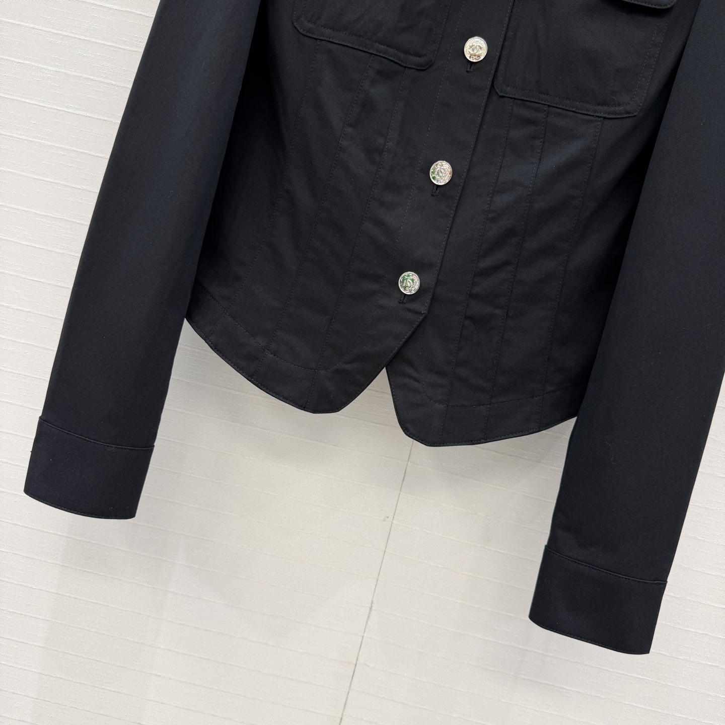 强烈推荐❤️26P春夏系列 复古工装收腰夹克，全新极简法式风格，高品质棉质面料，立体剪裁修身，腰部收腰设