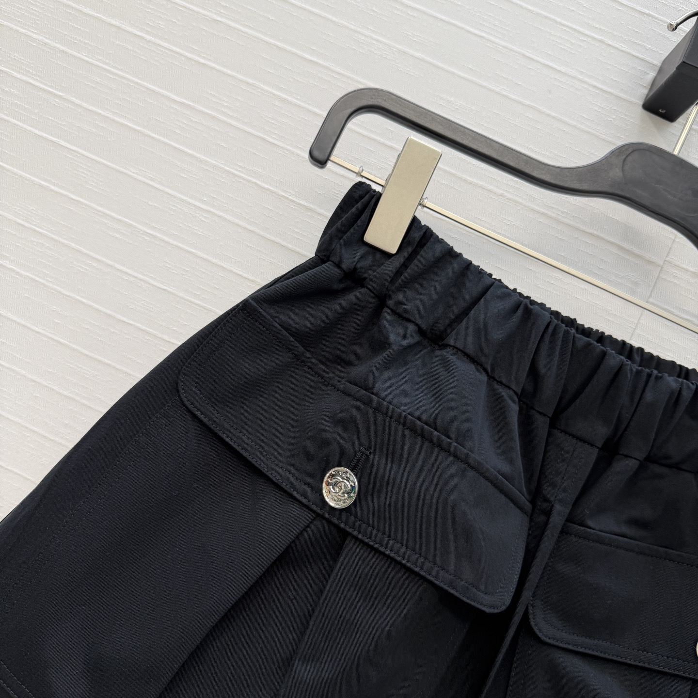 强烈推荐❤️26P春夏系列 复古工装大口袋裤裙，全新极简法式风格，高品质棉质面料，经典松紧腰头，开叉层次