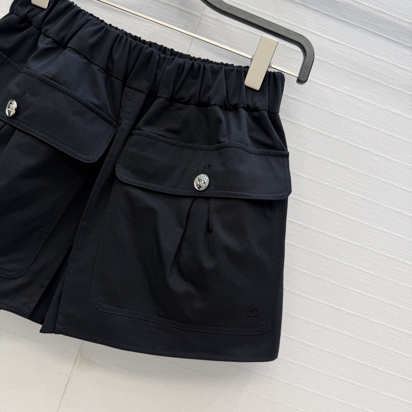 强烈推荐❤️26P春夏系列 复古工装大口袋裤裙，全新极简法式风格，高品质棉质面料，经典松紧腰头，开叉层次