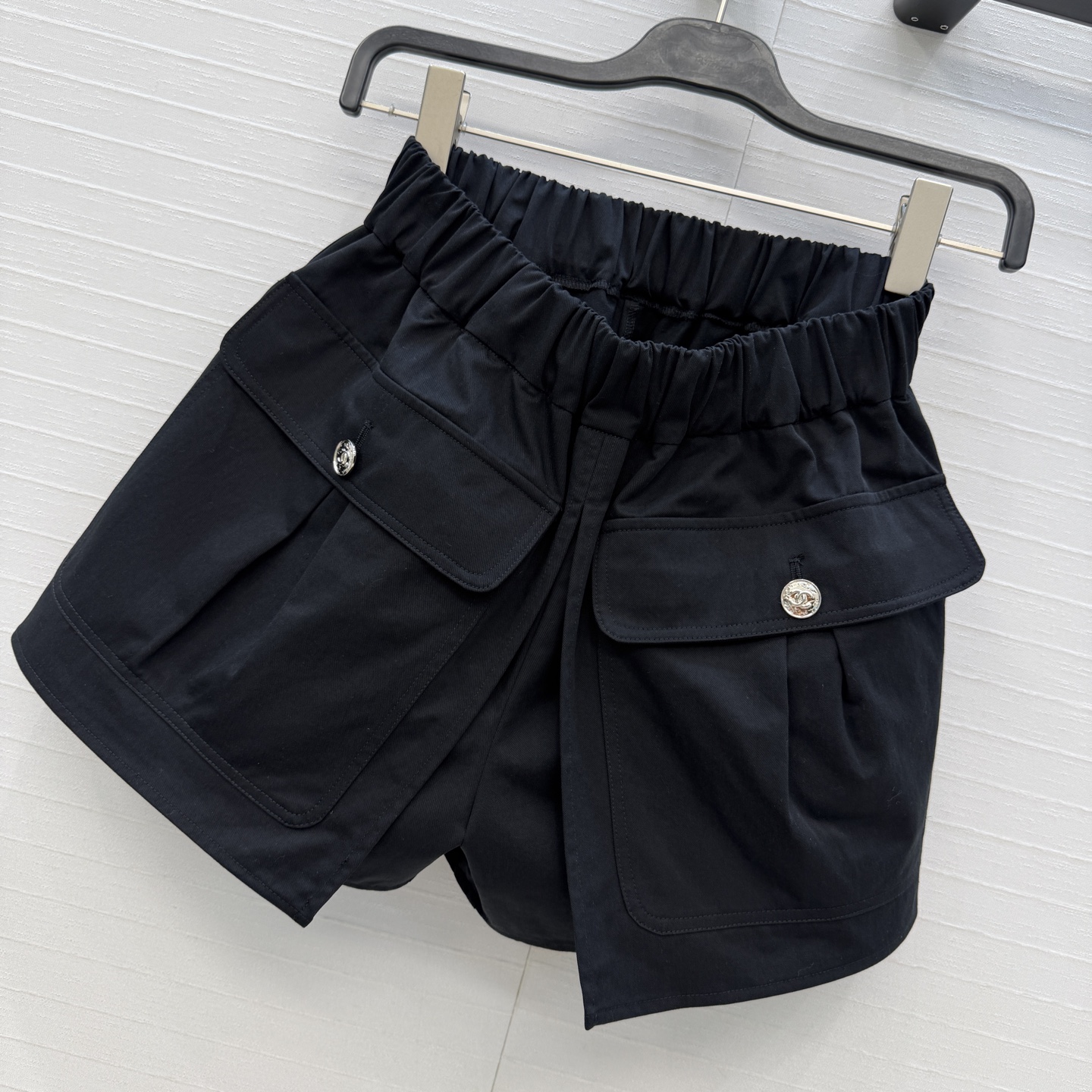 强烈推荐❤️26P春夏系列 复古工装大口袋裤裙，全新极简法式风格，高品质棉质面料，经典松紧腰头，开叉层次