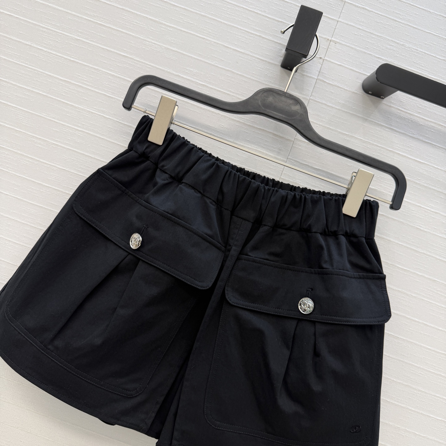 强烈推荐❤️26P春夏系列 复古工装大口袋裤裙，全新极简法式风格，高品质棉质面料，经典松紧腰头，开叉层次