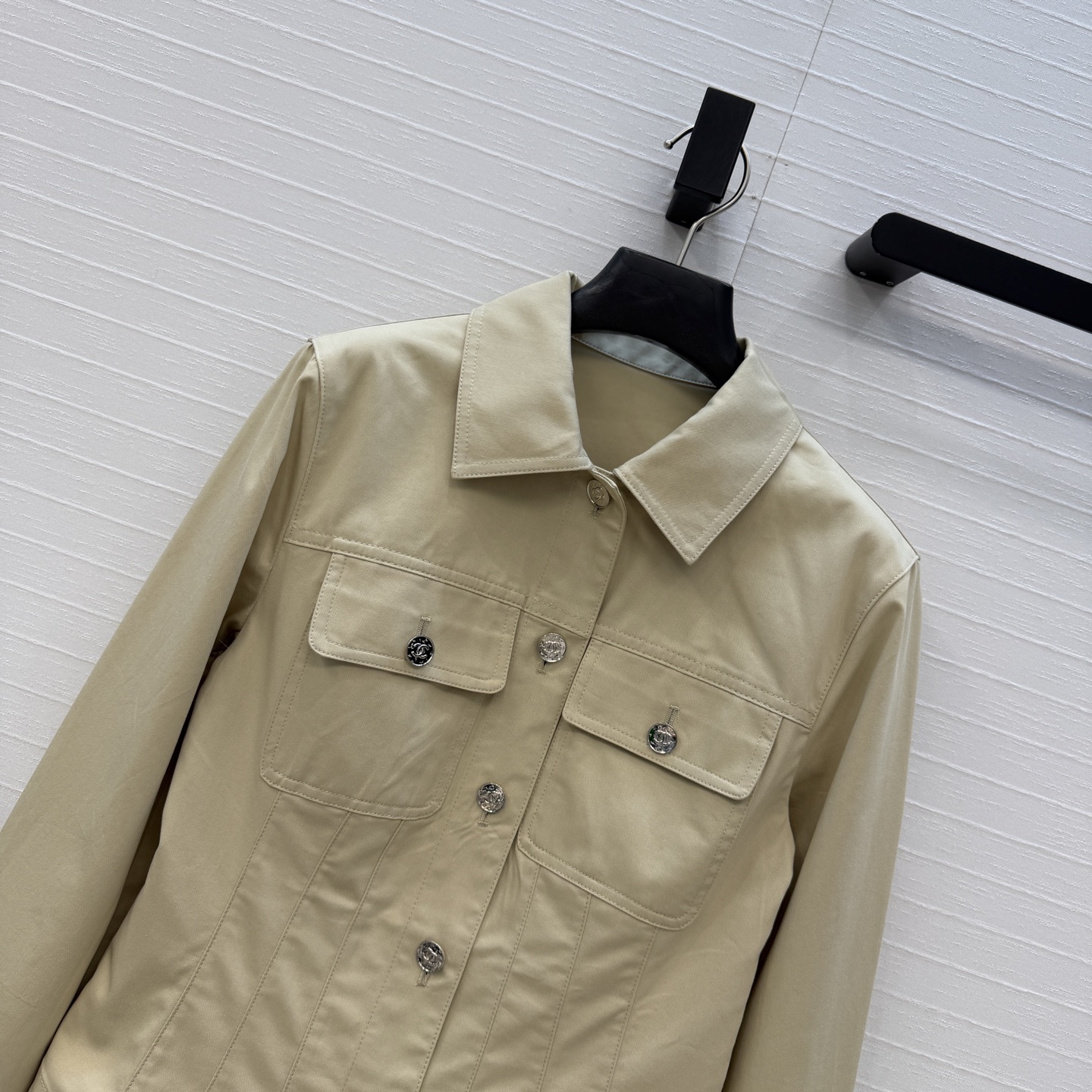 强烈推荐❤️26P春夏系列 复古工装收腰夹克，全新极简法式风格，高品质棉质面料，立体剪裁修身，腰部收腰设