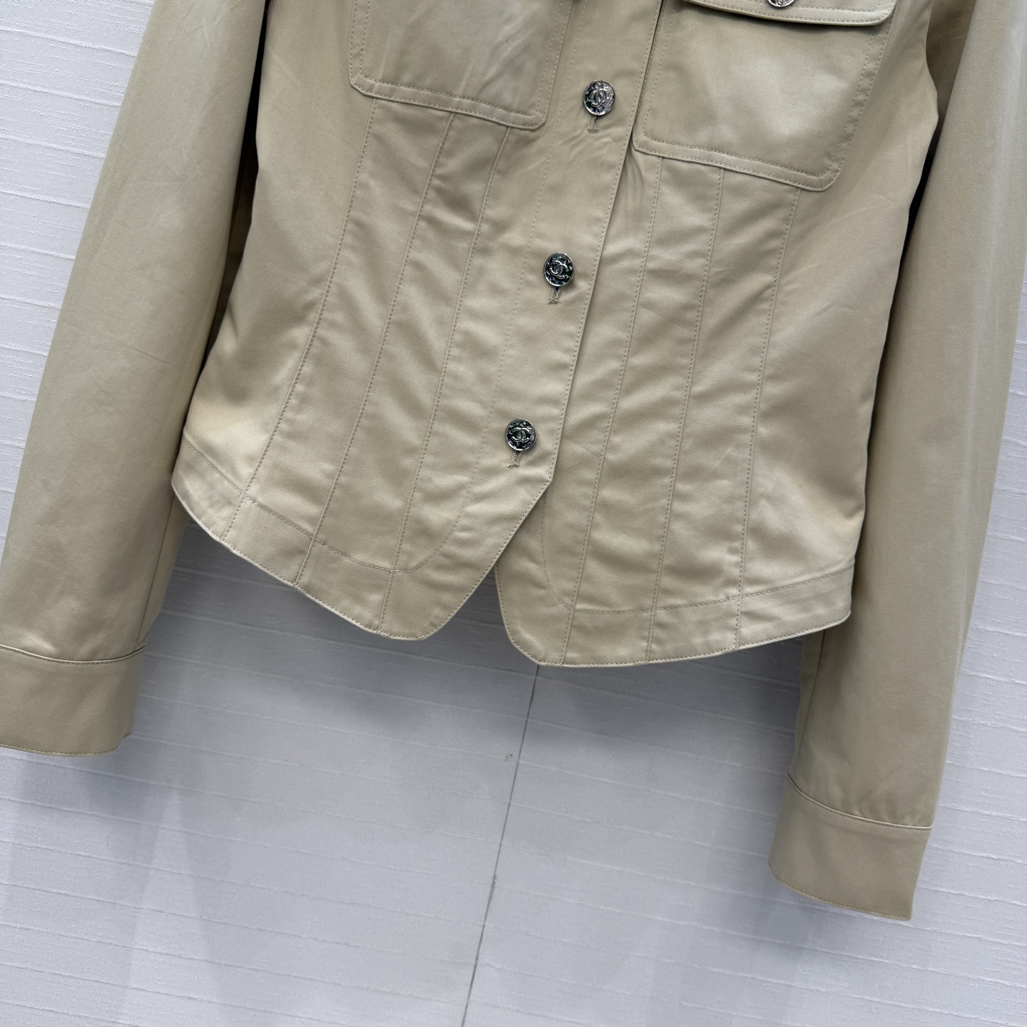 强烈推荐❤️26P春夏系列 复古工装收腰夹克，全新极简法式风格，高品质棉质面料，立体剪裁修身，腰部收腰设