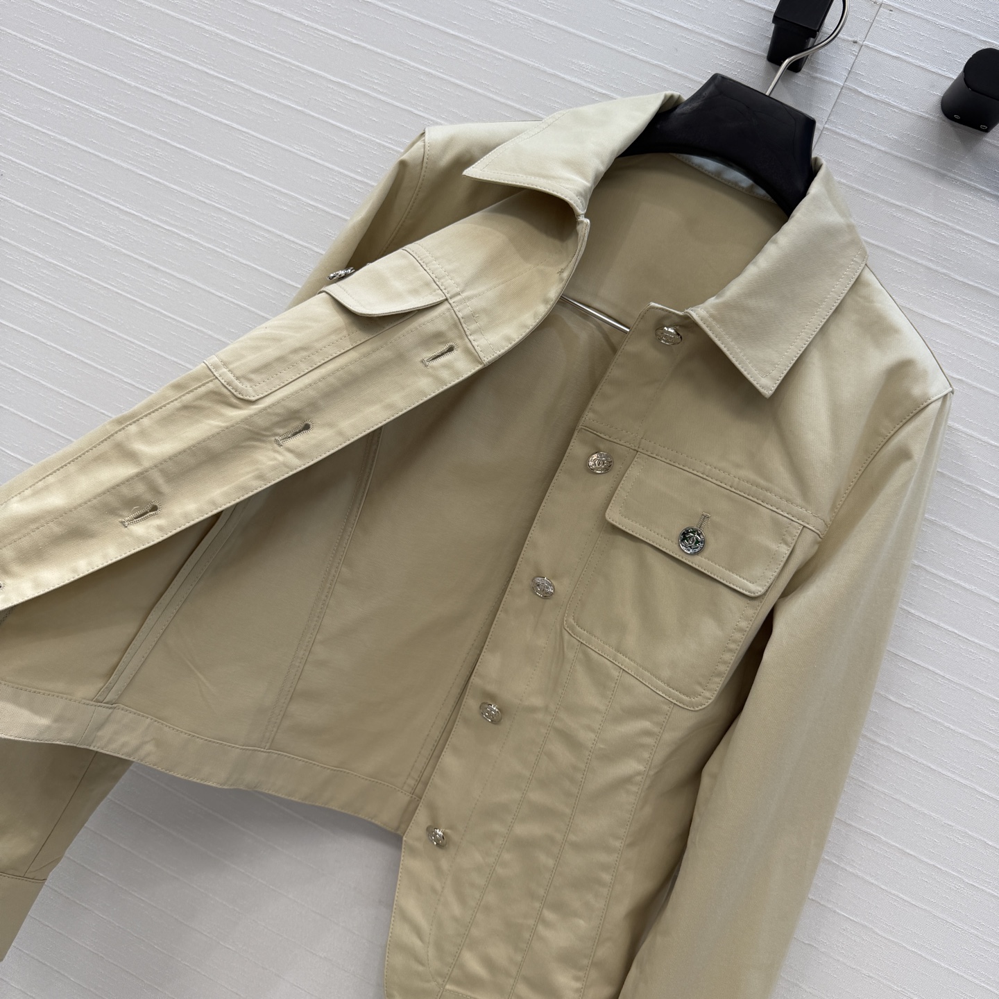 强烈推荐❤️26P春夏系列 复古工装收腰夹克，全新极简法式风格，高品质棉质面料，立体剪裁修身，腰部收腰设