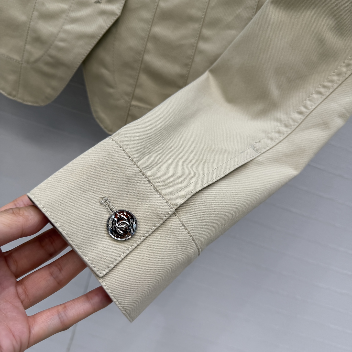 强烈推荐❤️26P春夏系列 复古工装收腰夹克，全新极简法式风格，高品质棉质面料，立体剪裁修身，腰部收腰设