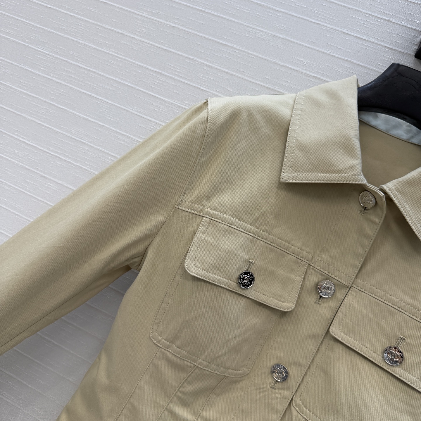 强烈推荐❤️26P春夏系列 复古工装收腰夹克，全新极简法式风格，高品质棉质面料，立体剪裁修身，腰部收腰设