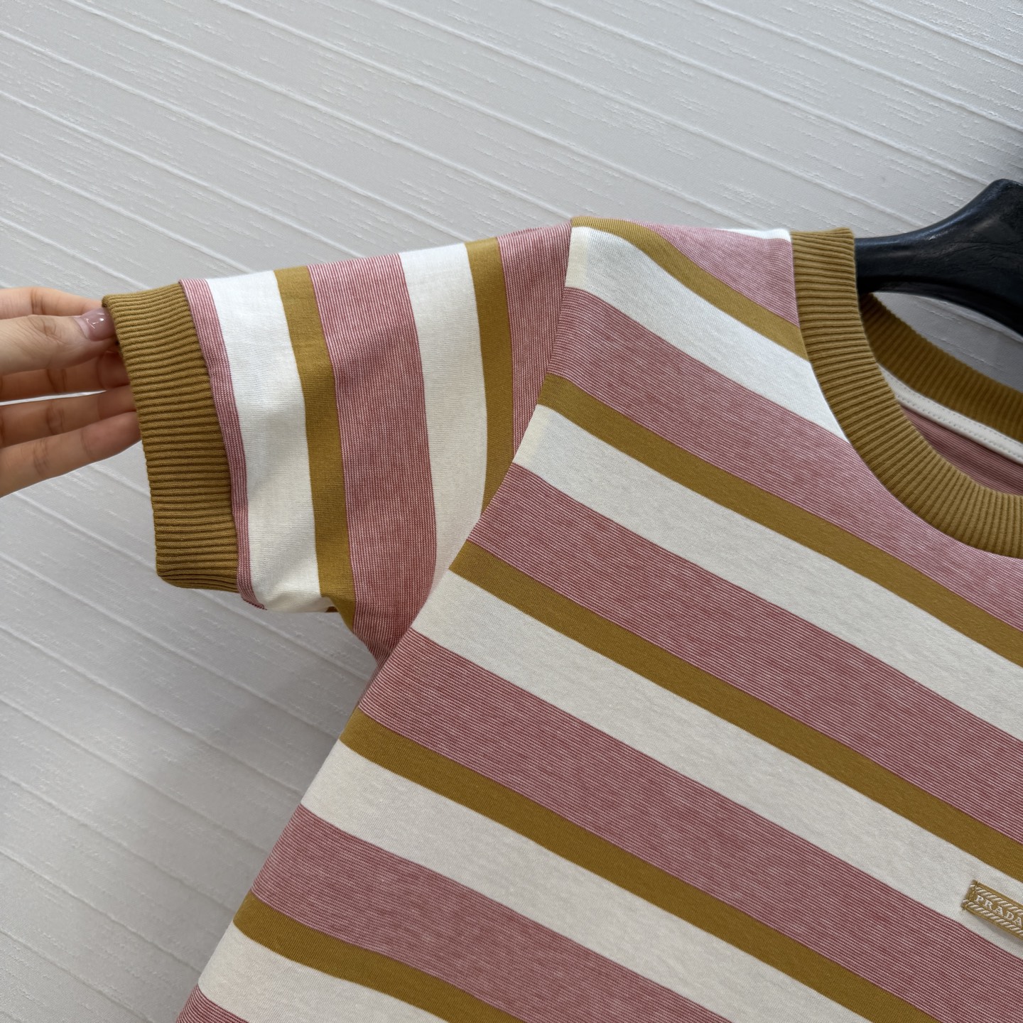 爆单推荐❤️原单品质PR时髦精穿搭！粉棕白条纹T恤。时髦精必入⚡️配色清新一整个爱住！甜酷风少女气质！修