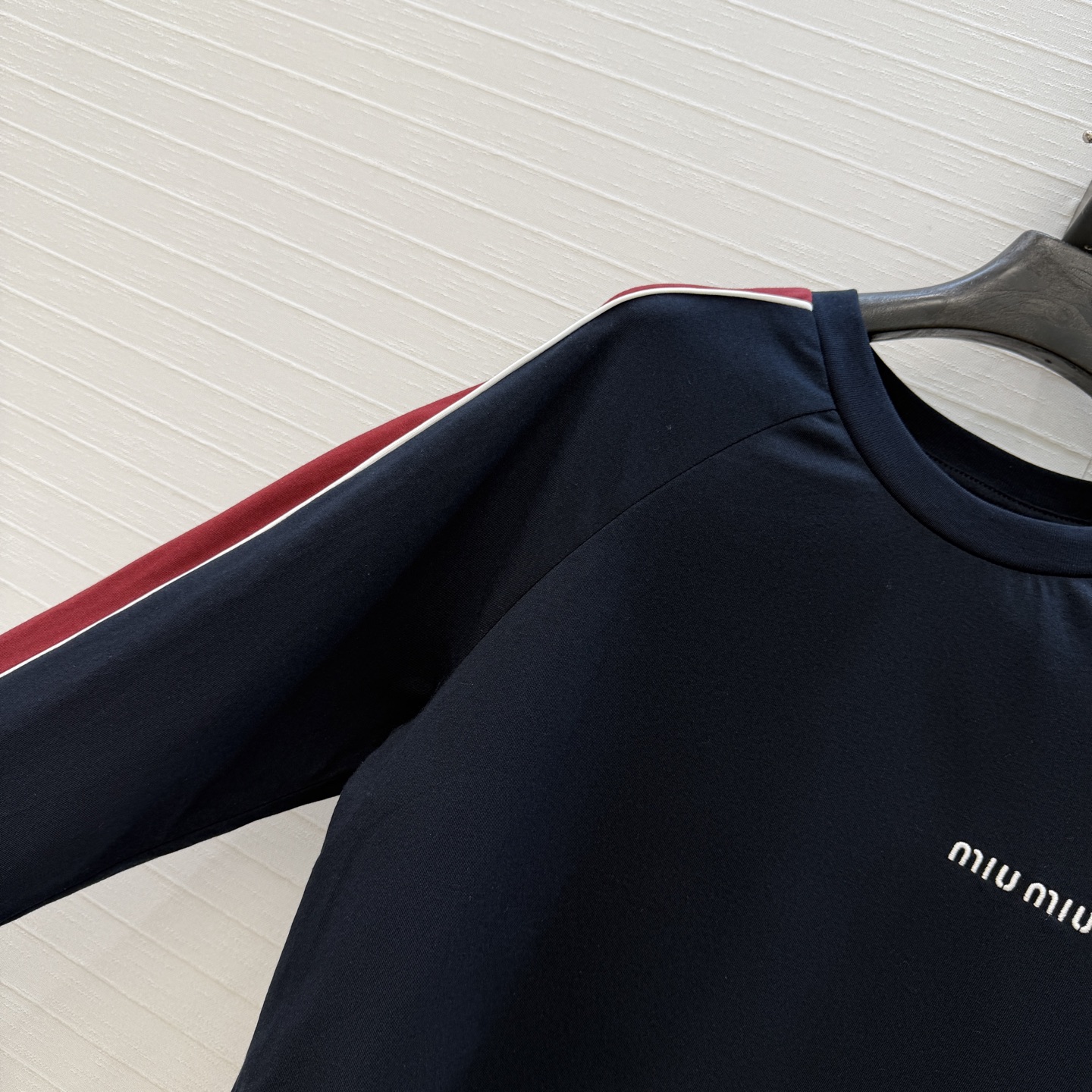 原单品质❤️miu缪系美学穿搭！26早春新品基调长袖T恤，本季必入气质单品！进口100%纯棉面料！撞色设