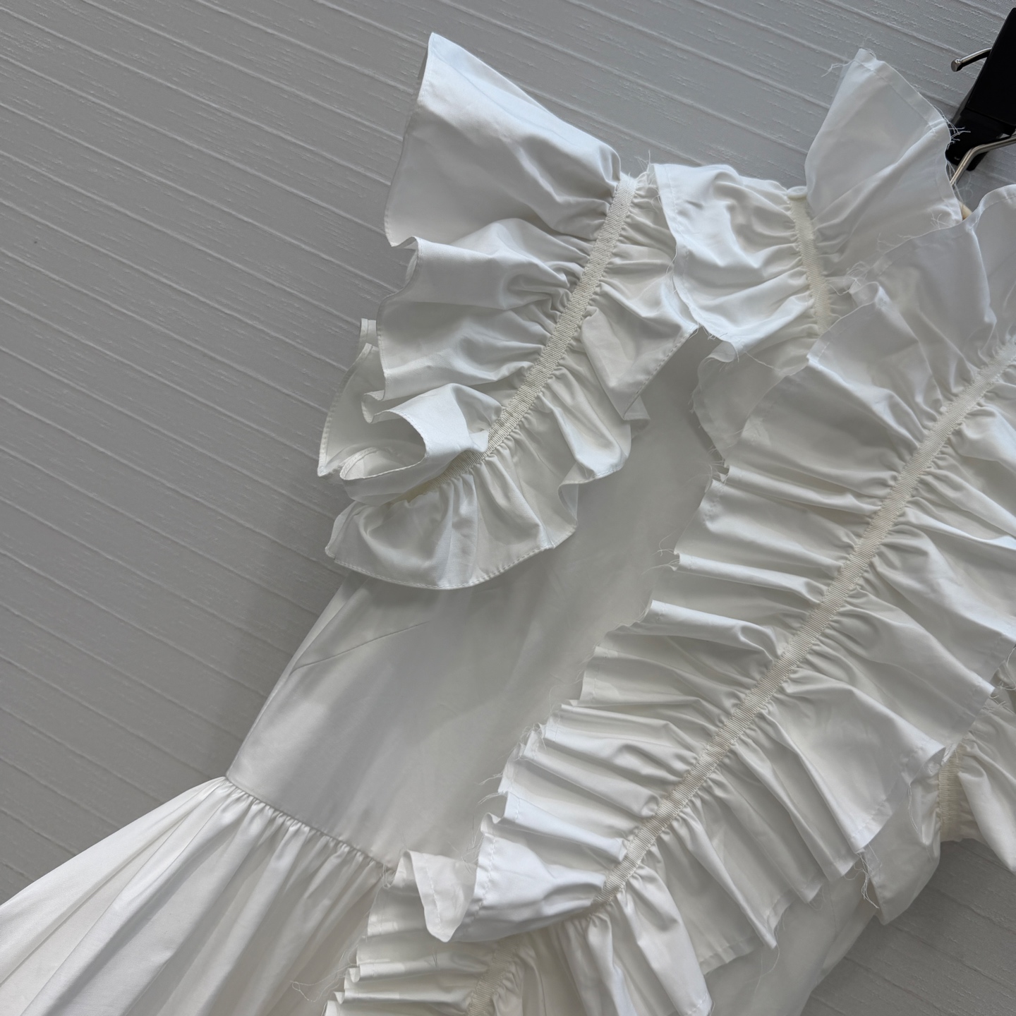 强烈推荐❤️Dio*新品飘带荷叶边立领长裙❤️定位褶皱花边工艺可拆卸多用途，复古宫廷风可甜可盐气质上身美