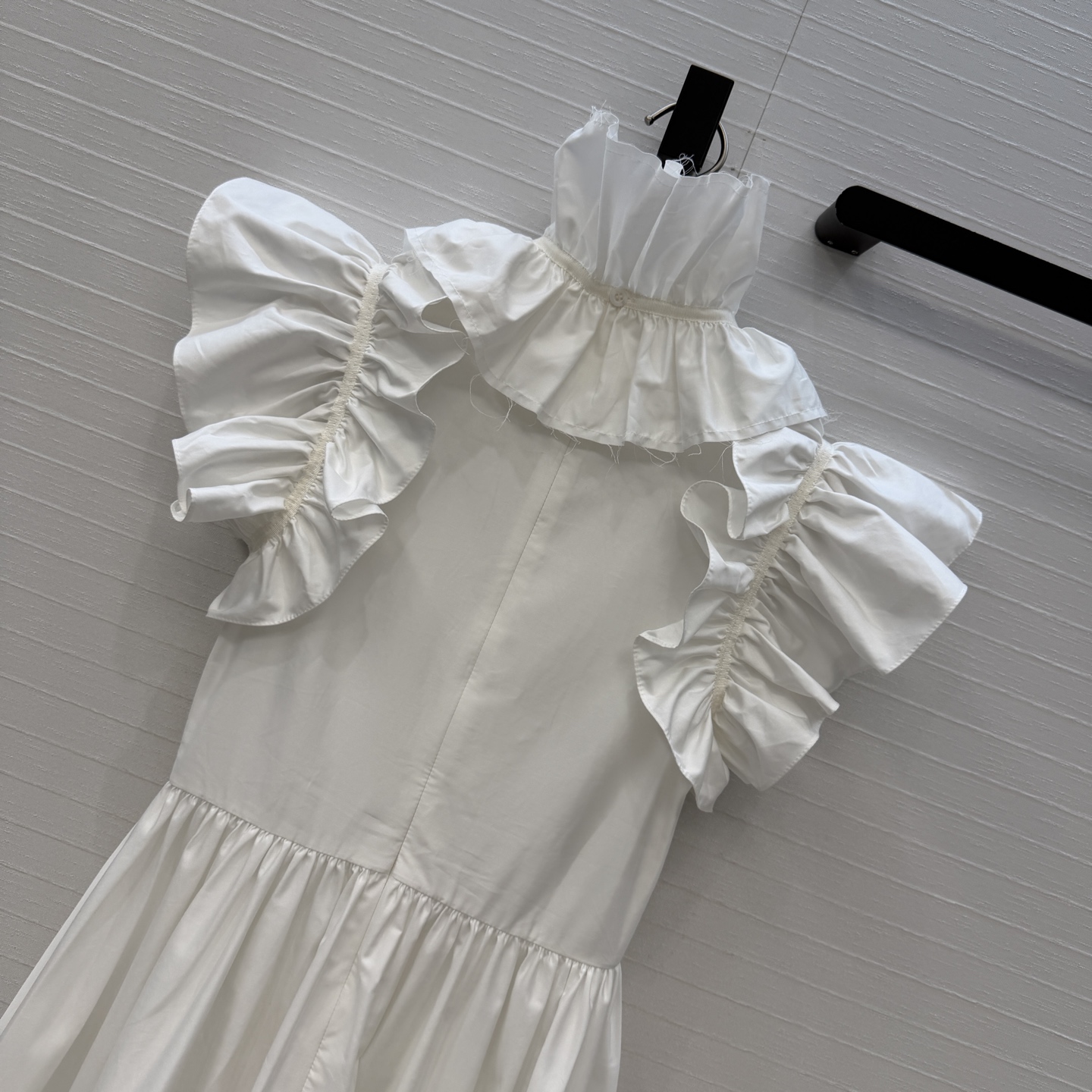 强烈推荐❤️Dio*新品飘带荷叶边立领长裙❤️定位褶皱花边工艺可拆卸多用途，复古宫廷风可甜可盐气质上身美