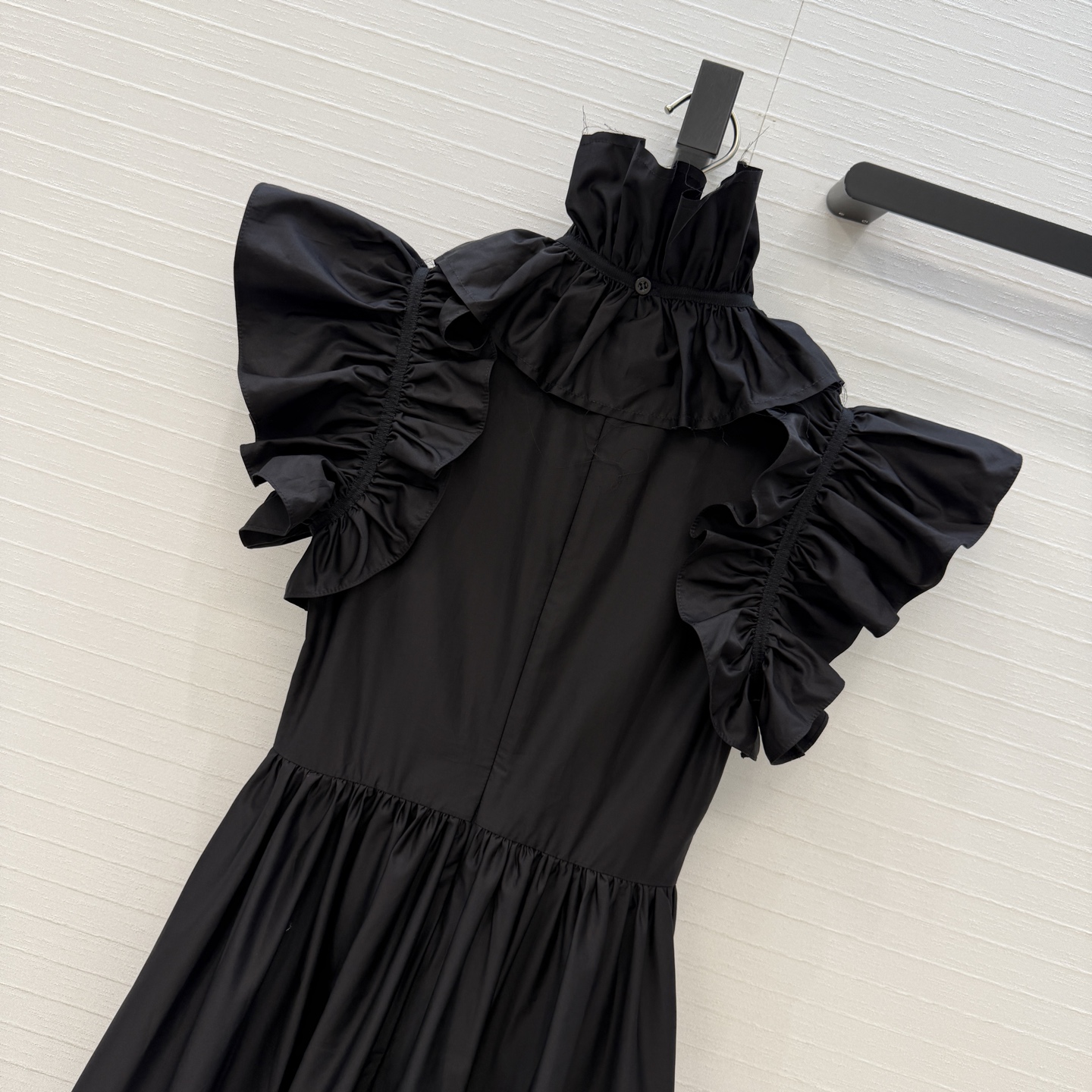 强烈推荐❤️Dio*新品飘带荷叶边立领长裙❤️定位褶皱花边工艺可拆卸多用途，复古宫廷风可甜可盐气质上身美