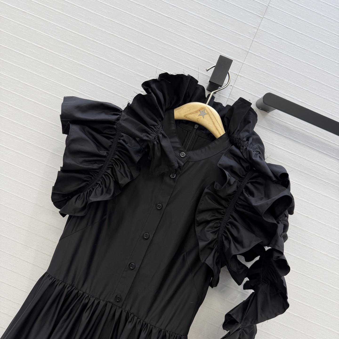 强烈推荐❤️Dio*新品飘带荷叶边立领长裙❤️定位褶皱花边工艺可拆卸多用途，复古宫廷风可甜可盐气质上身美