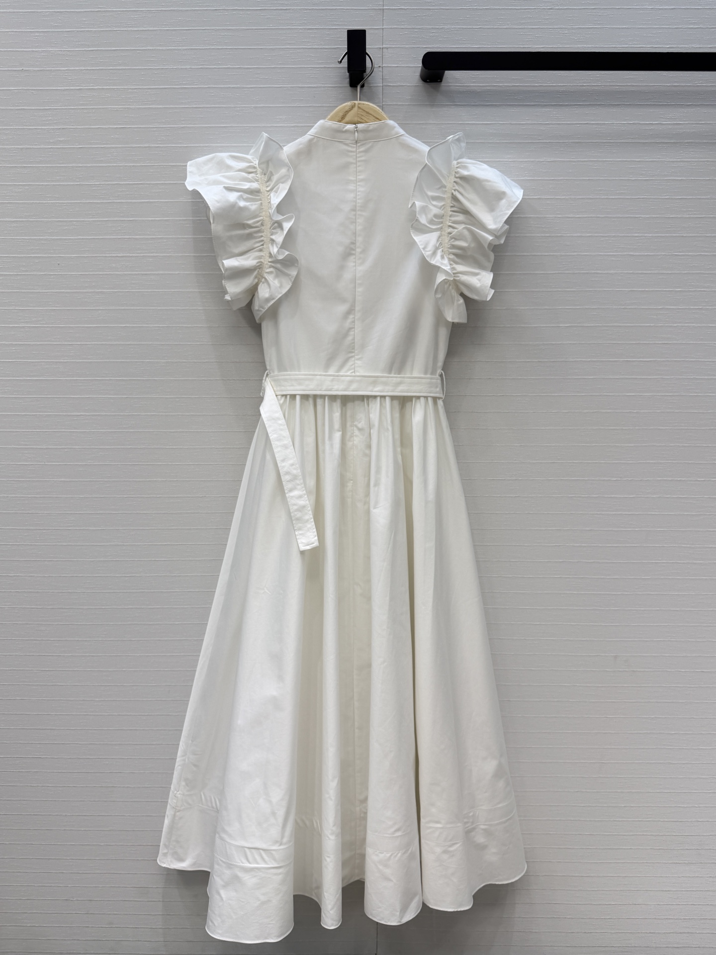 强烈推荐❤️Dio*新品荷叶边立领长裙❤️定位褶皱花边飞袖，复古宫廷风可甜可盐气质上身美到没朋友！收腰大