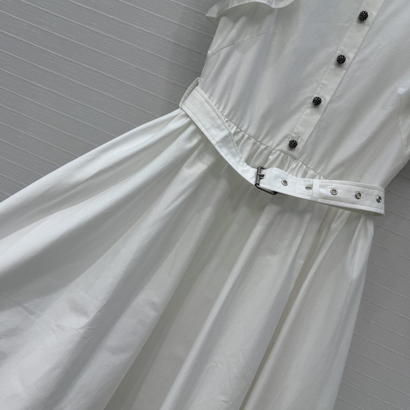 强烈推荐❤️Dio*新品荷叶边立领长裙❤️定位褶皱花边飞袖，复古宫廷风可甜可盐气质上身美到没朋友！收腰大