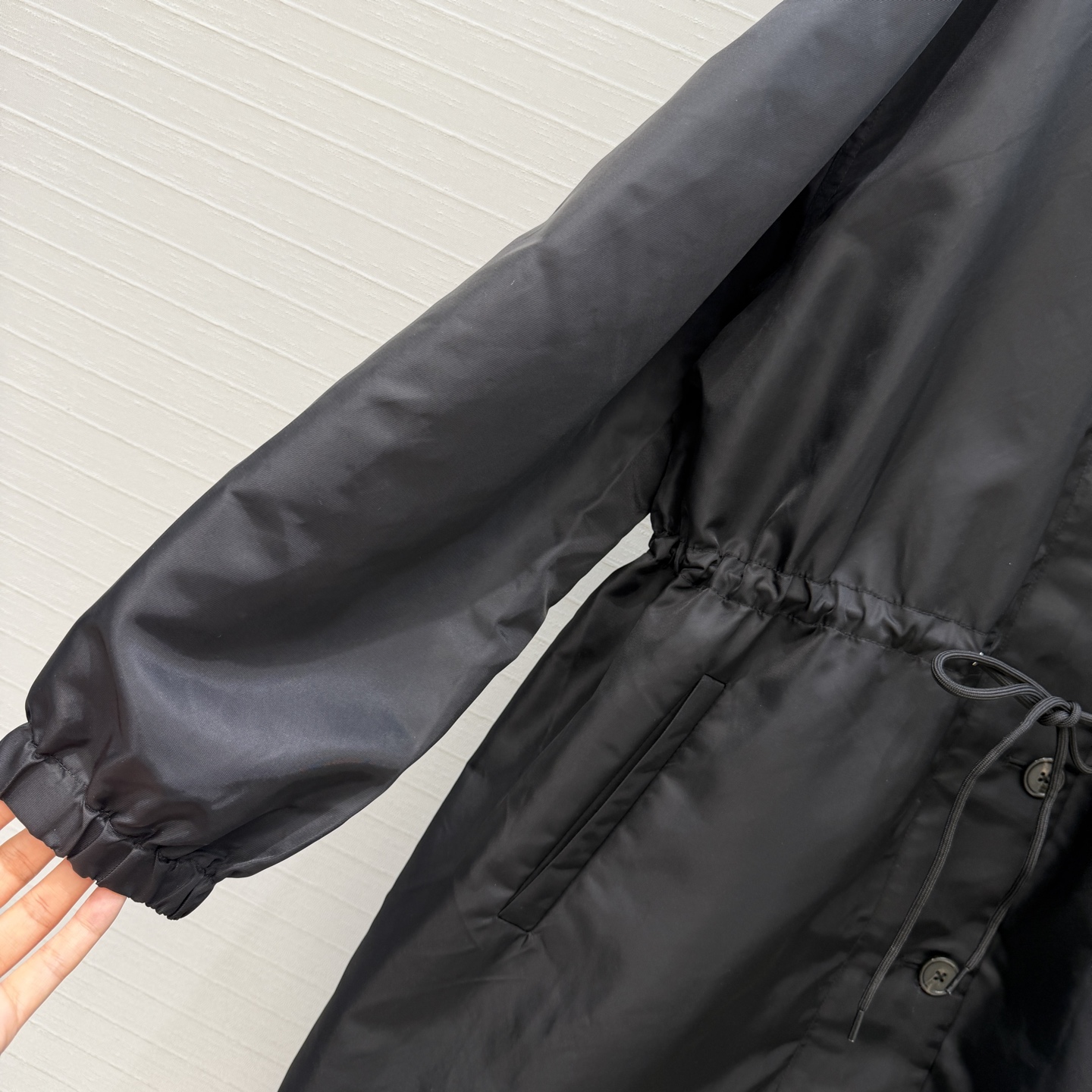 强烈推荐❤️PR新品尼龙拉链单排扣长款外套！宽松版型抽绳收腰可调节设计。可甜可盐减龄时髦又帅气！经典不挑