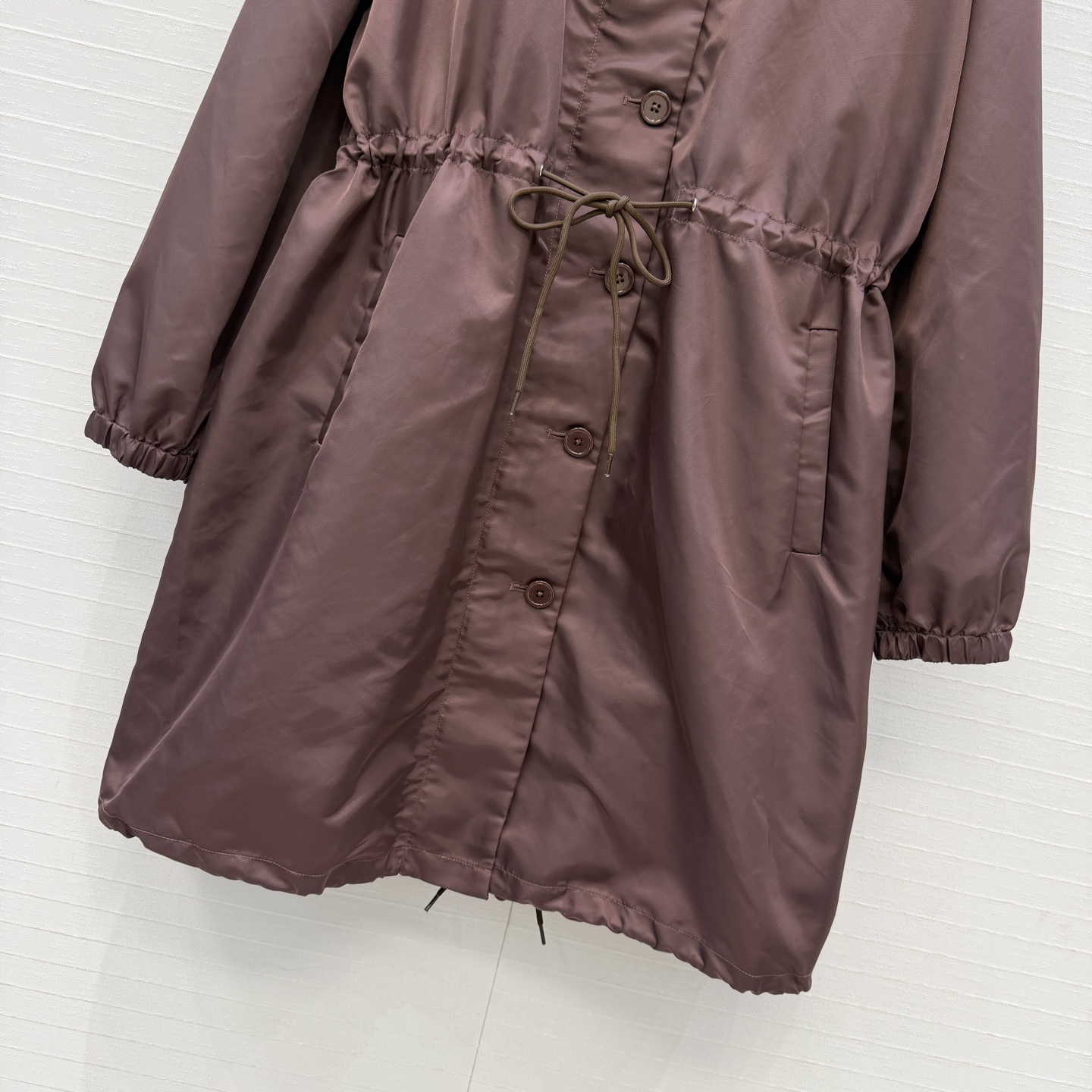 强烈推荐❤️PR新品尼龙拉链单排扣长款外套！宽松版型抽绳收腰可调节设计。可甜可盐减龄时髦又帅气！经典不挑