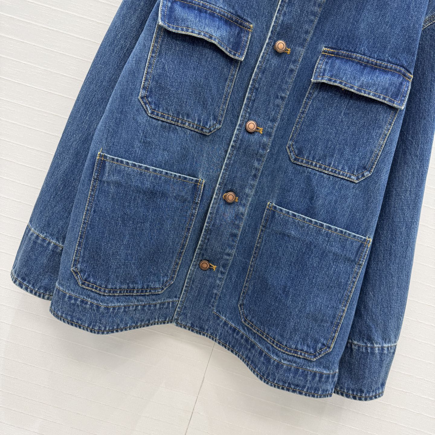 强烈推荐❤️Lp老钱风氛围感户外夹克牛仔外套。原浆复古水洗蓝牛仔。经典拼接灯芯绒翻领夹克帅气又时髦！进口