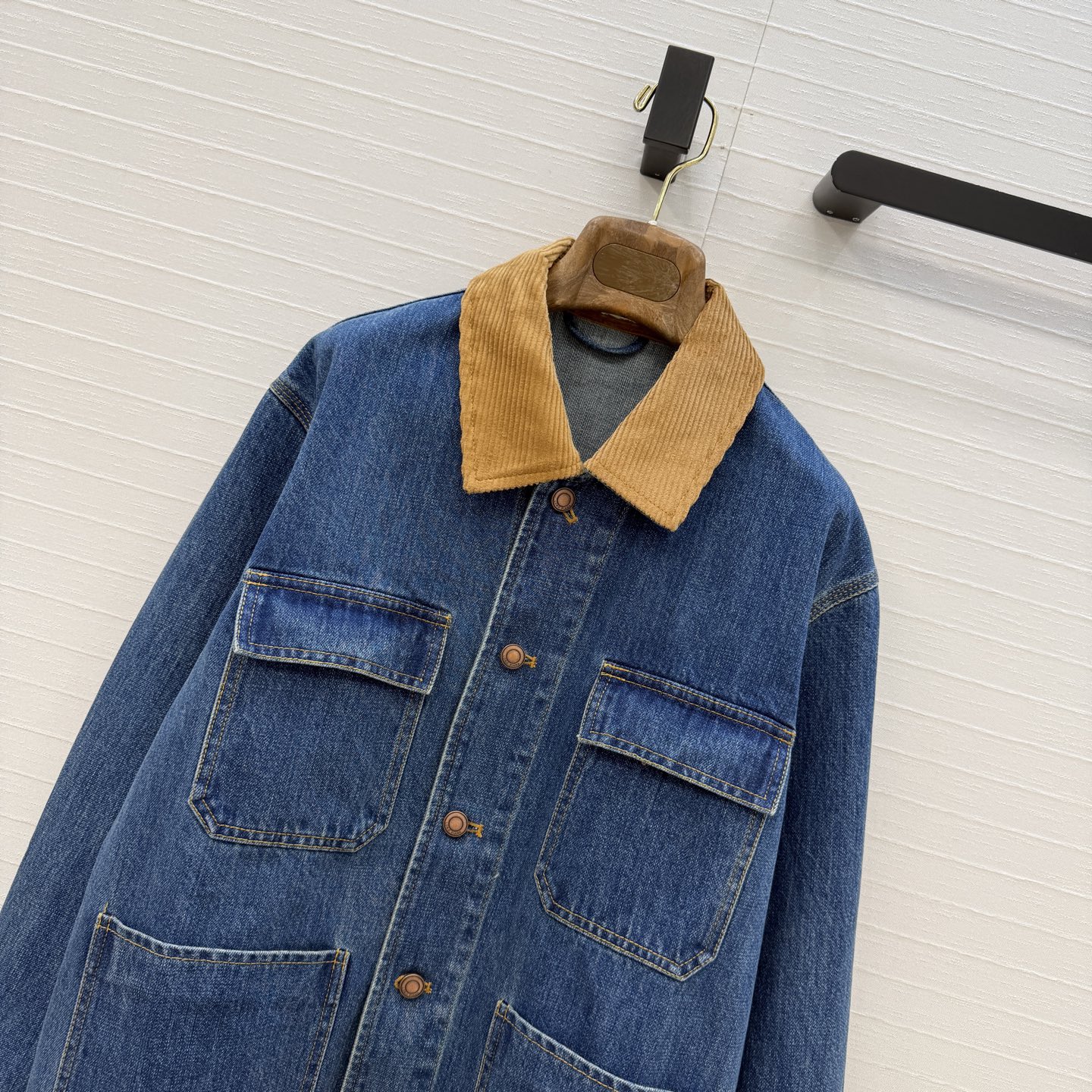 强烈推荐❤️Lp老钱风氛围感户外夹克牛仔外套。原浆复古水洗蓝牛仔。经典拼接灯芯绒翻领夹克帅气又时髦！进口