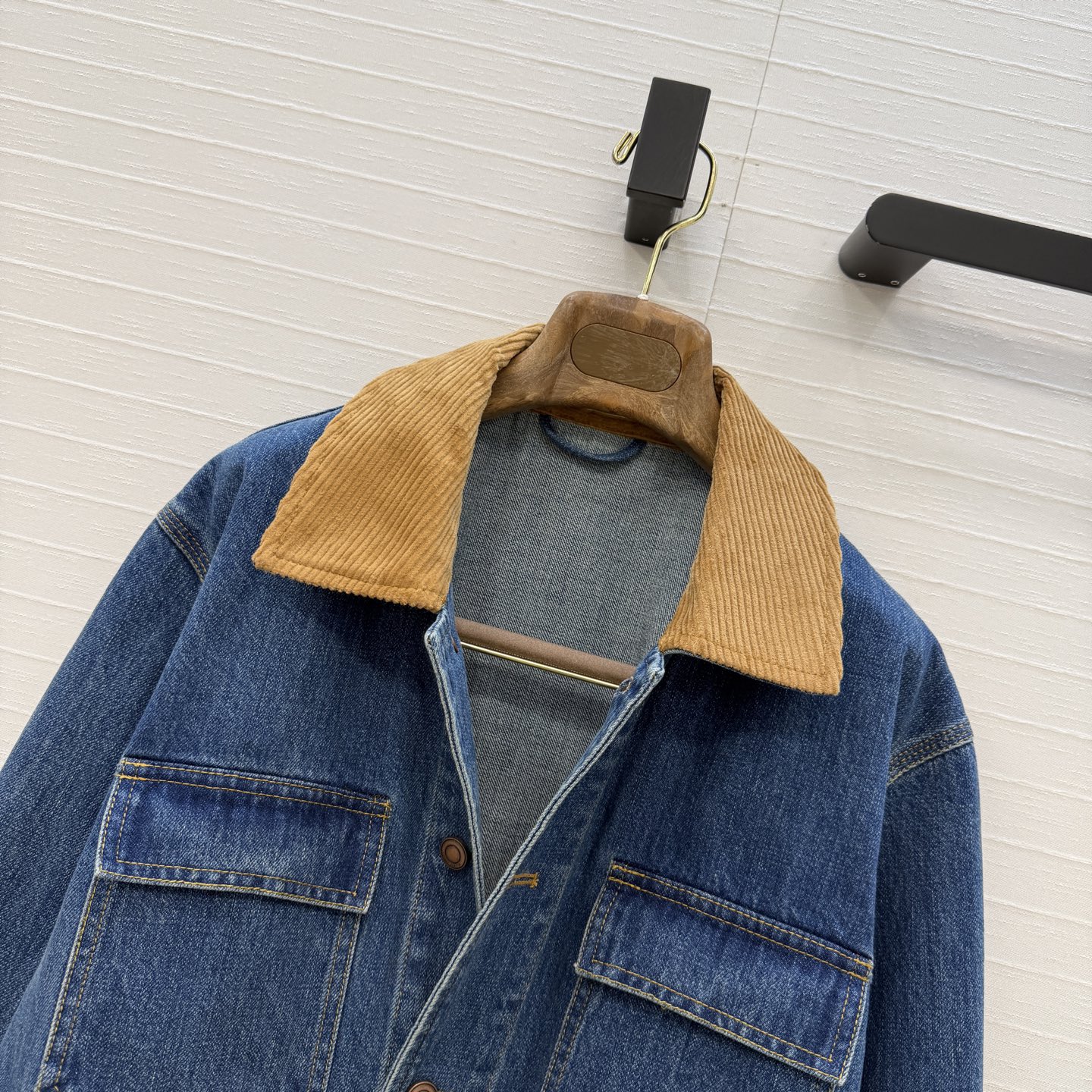 强烈推荐❤️Lp老钱风氛围感户外夹克牛仔外套。原浆复古水洗蓝牛仔。经典拼接灯芯绒翻领夹克帅气又时髦！进口