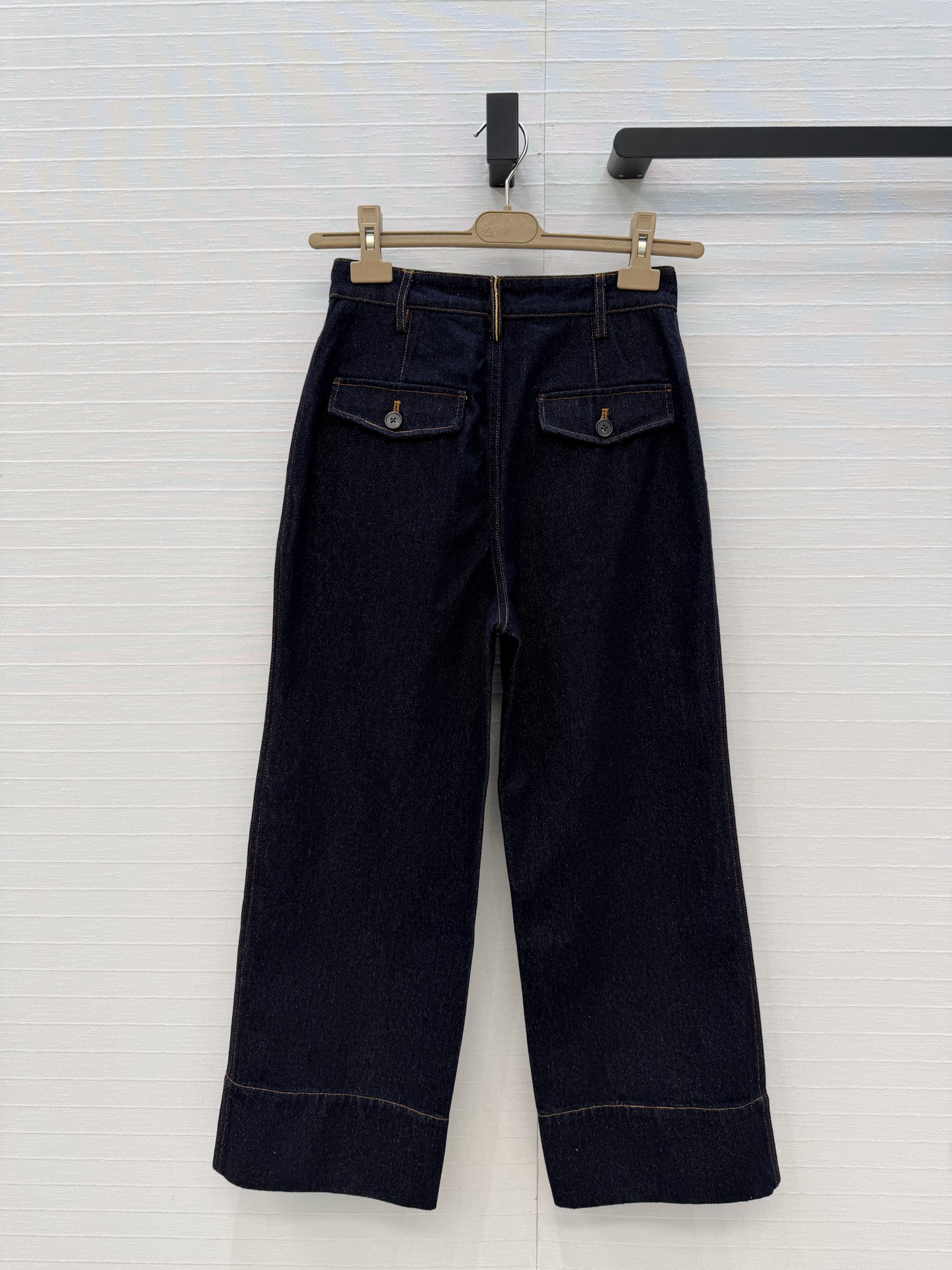 强烈推荐❤️BC深蓝色休闲工装风牛仔裤！宽直筒九分裤 后腰铜链装饰极简主义设计奢华不简，简单粗暴百搭，高