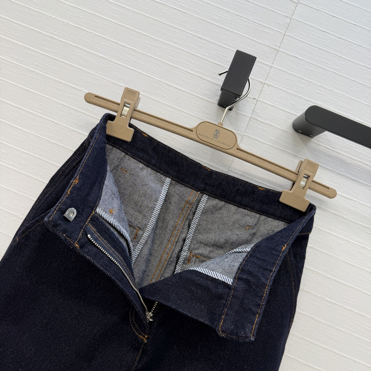 强烈推荐❤️BC深蓝色休闲工装风牛仔裤！宽直筒九分裤 后腰铜链装饰极简主义设计奢华不简，简单粗暴百搭，高