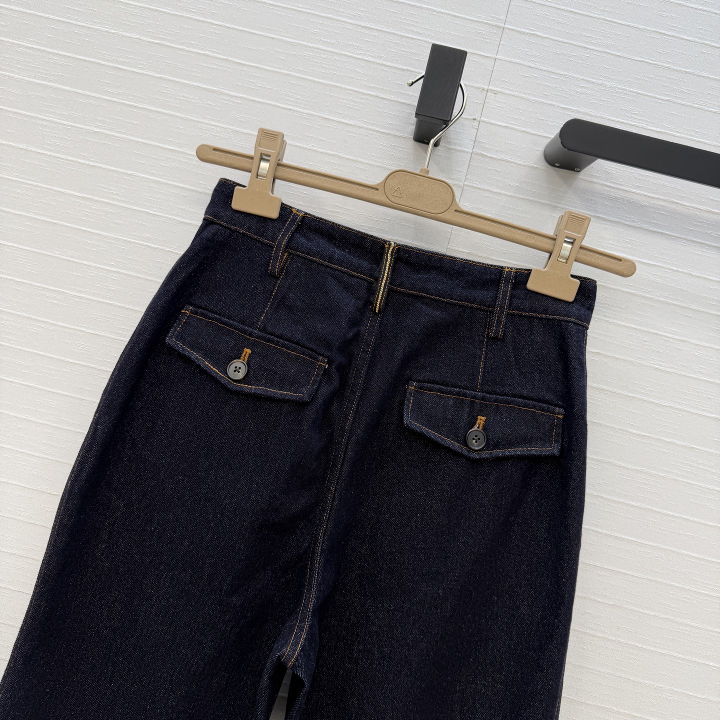 强烈推荐❤️BC深蓝色休闲工装风牛仔裤！宽直筒九分裤 后腰铜链装饰极简主义设计奢华不简，简单粗暴百搭，高