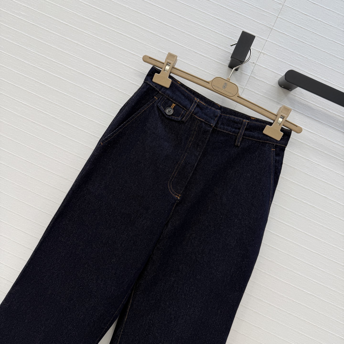 强烈推荐❤️BC深蓝色休闲工装风牛仔裤！宽直筒九分裤 后腰铜链装饰极简主义设计奢华不简，简单粗暴百搭，高