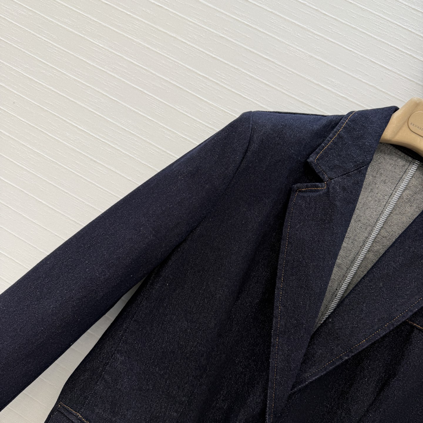 强烈推荐❤️Bc新品格纹拼袖牛仔西装！后领铜链装饰 经典H收腰版型极简主义设计奢华不简，上身干练优雅气场