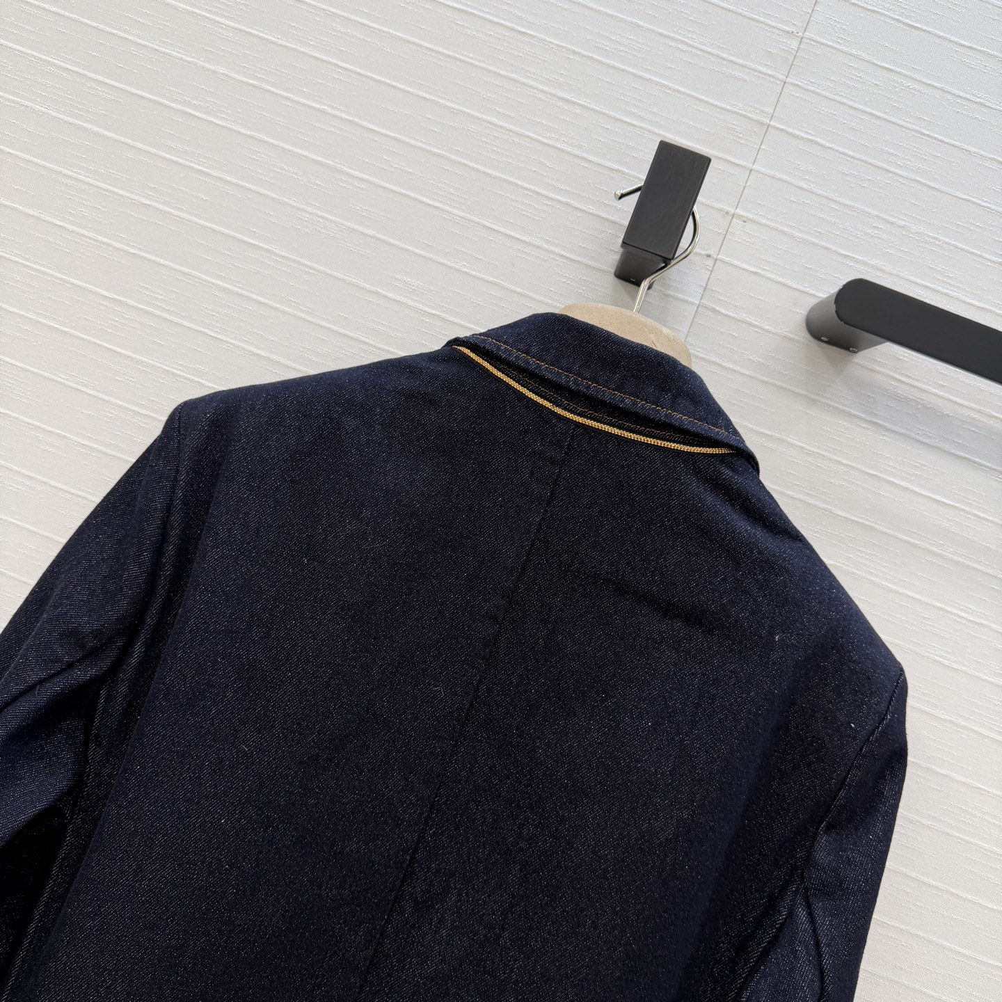 强烈推荐❤️Bc新品格纹拼袖牛仔西装！后领铜链装饰 经典H收腰版型极简主义设计奢华不简，上身干练优雅气场