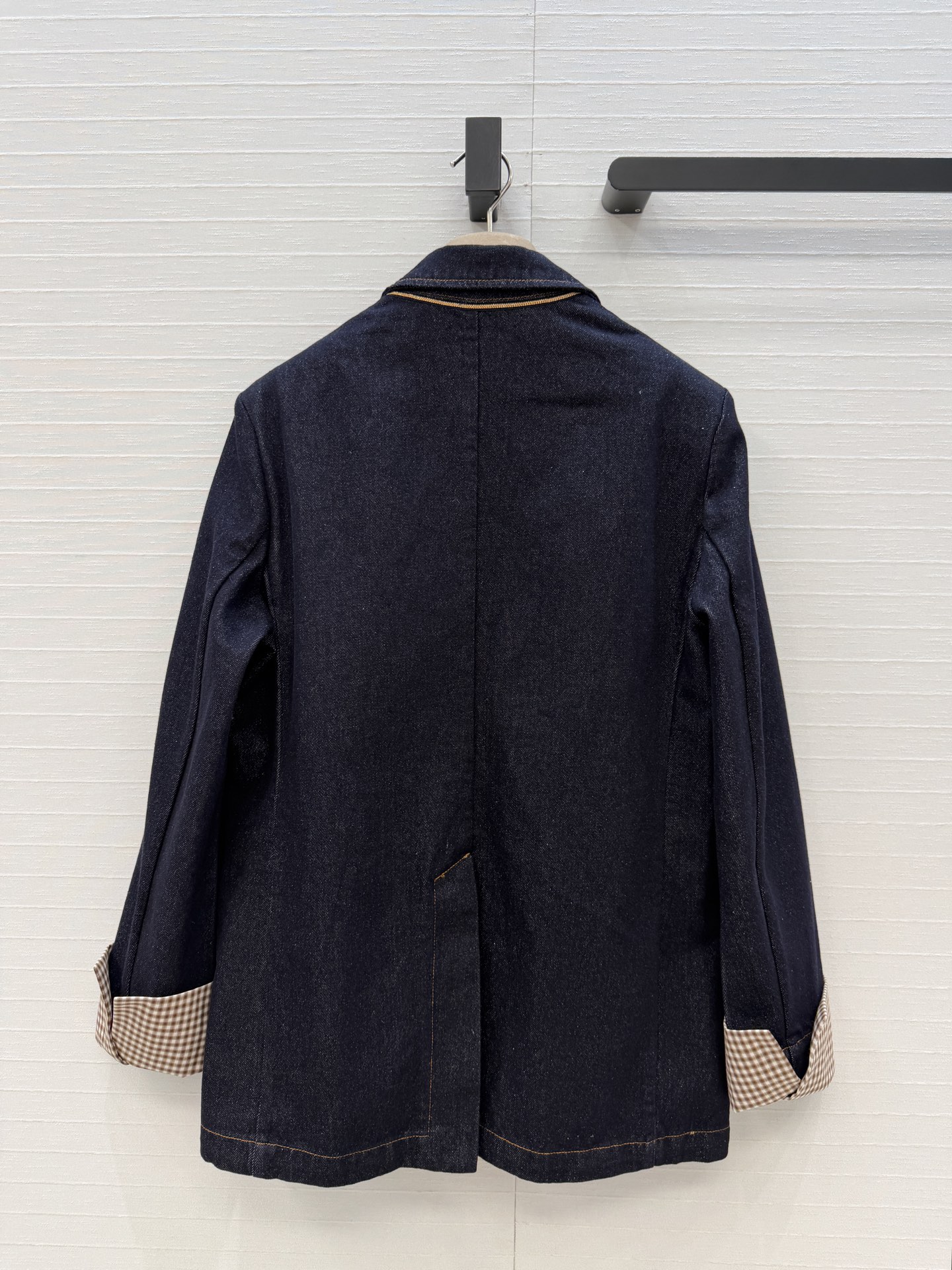 强烈推荐❤️Bc新品格纹拼袖牛仔西装！后领铜链装饰 经典H收腰版型极简主义设计奢华不简，上身干练优雅气场