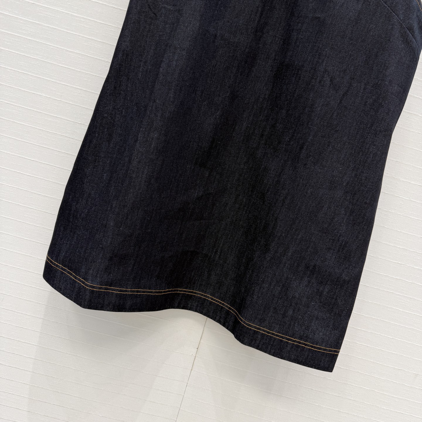 强烈推荐❤️Bc新品原色牛仔背心裙，V领铜链装饰 经典H版型极简主义设计奢华不简，单穿 叠搭T恤 衬衫都