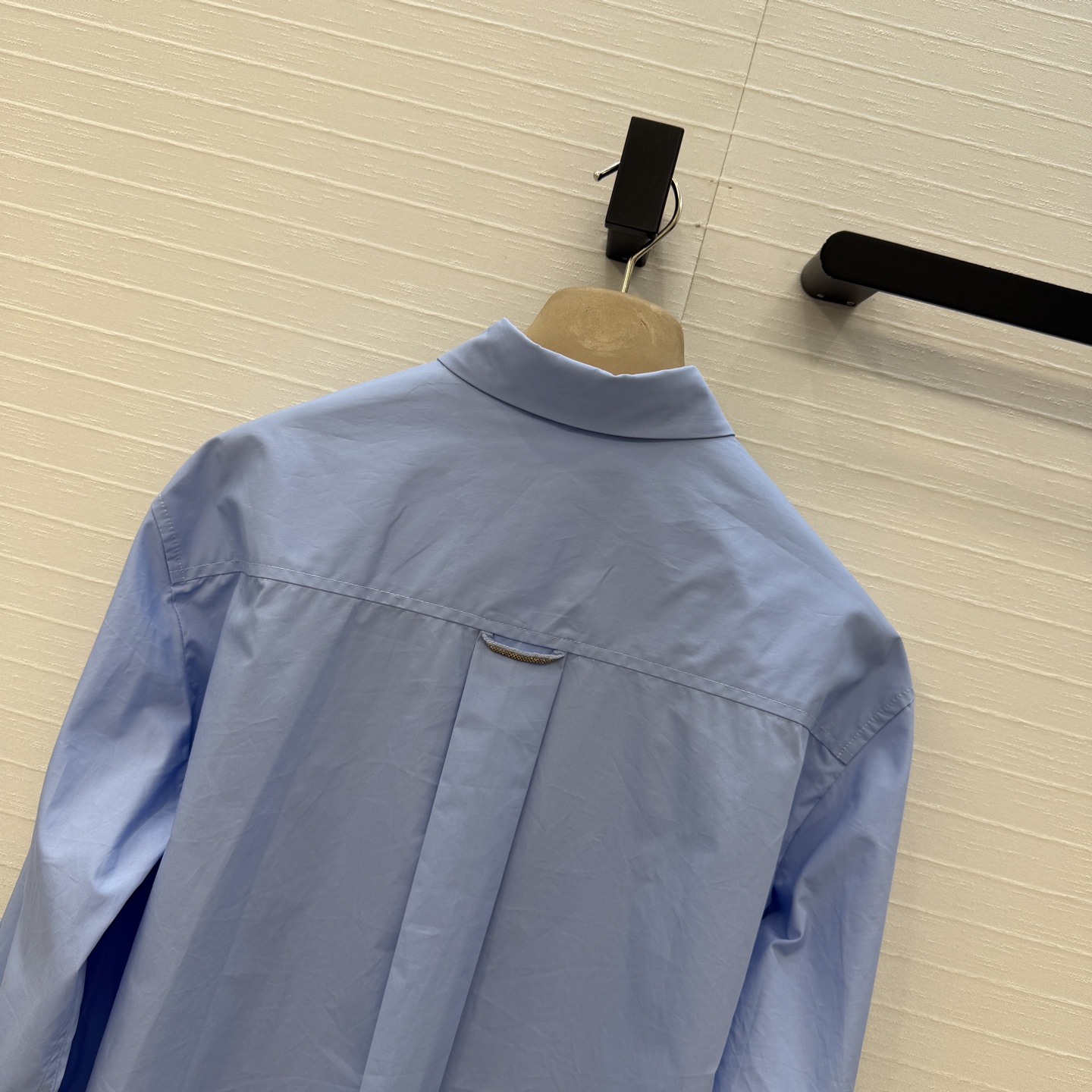 强烈推荐❤️Bc新品长期主义蓝色衬衫！袖口铜链装饰设计意式简约低调，经典版型百搭不挑人，帅气休闲通勤衣橱