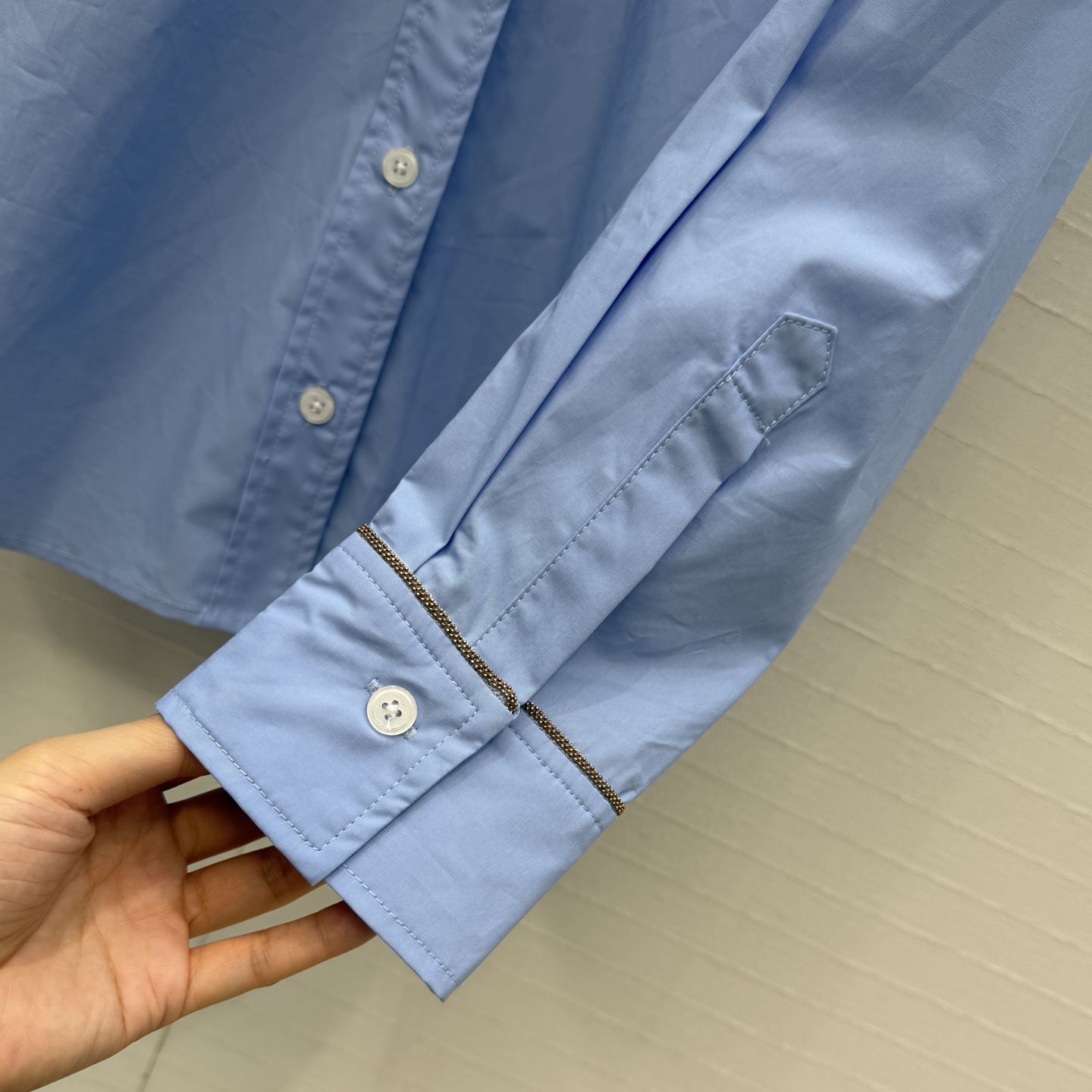 强烈推荐❤️Bc新品长期主义蓝色衬衫！袖口铜链装饰设计意式简约低调，经典版型百搭不挑人，帅气休闲通勤衣橱