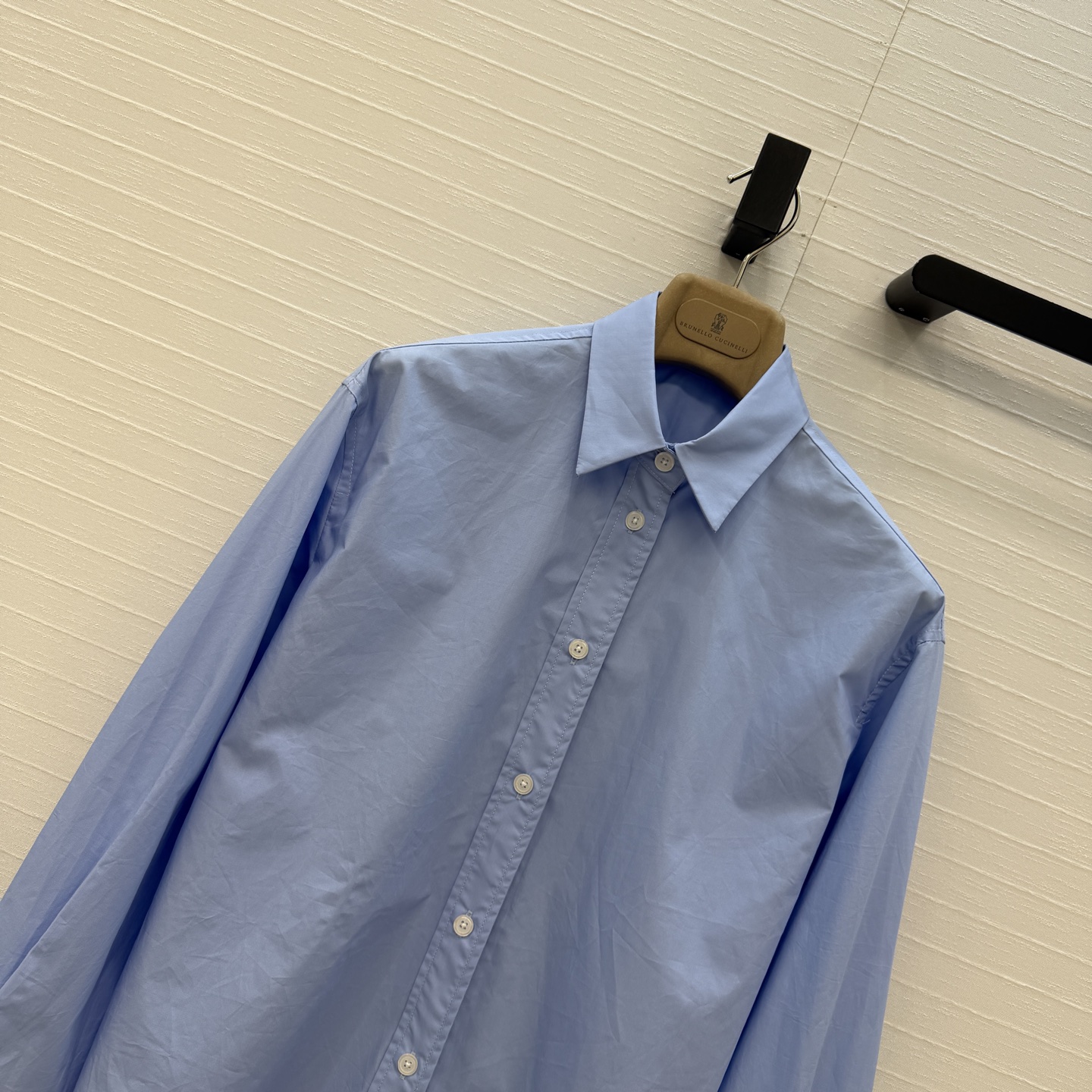 强烈推荐❤️Bc新品长期主义蓝色衬衫！袖口铜链装饰设计意式简约低调，经典版型百搭不挑人，帅气休闲通勤衣橱